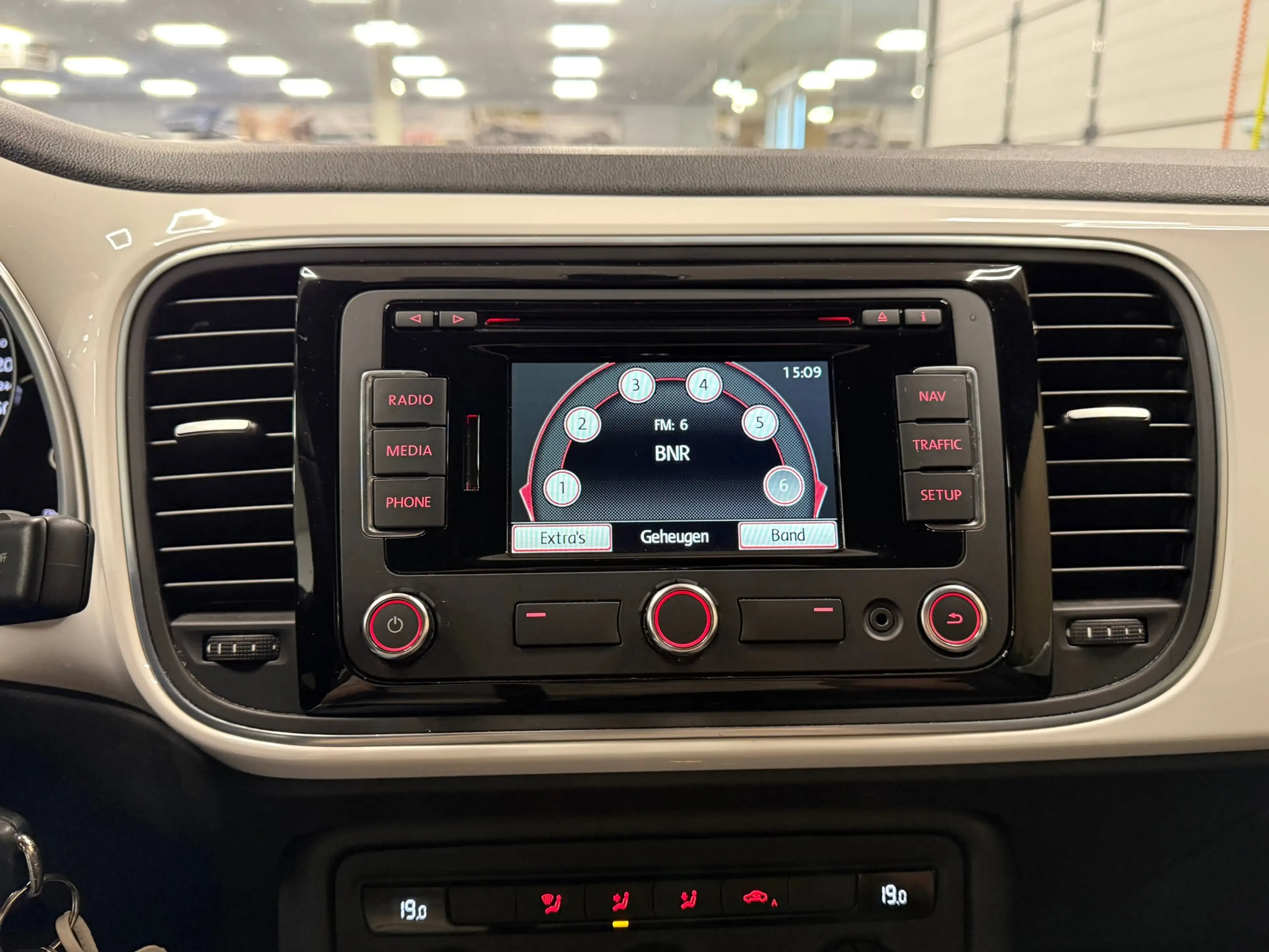 Volkswagen Beetle 1.2 TSI Design * 1e Eig / Navigatie / LM Velgen / — photo 16