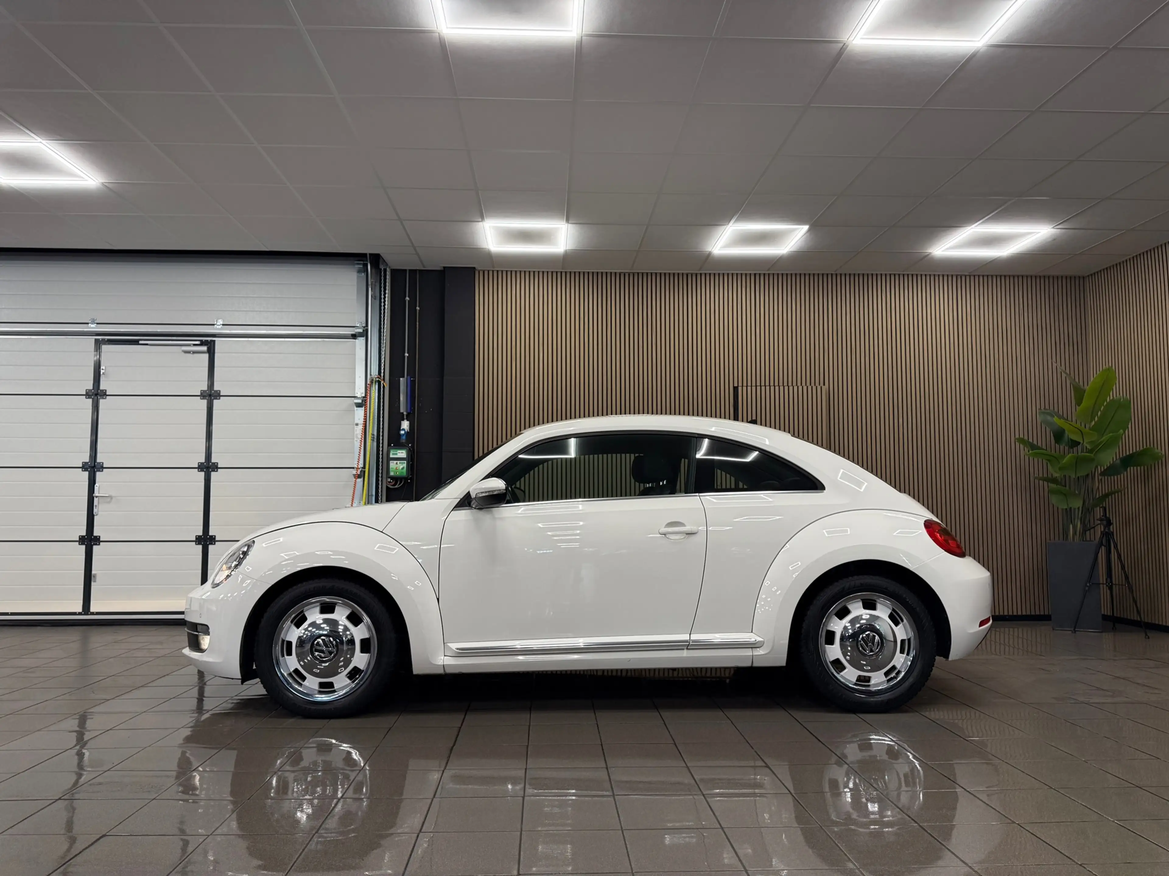 Volkswagen Beetle 1.2 TSI Design * 1e Eig / Navigatie / LM Velgen / — photo 2