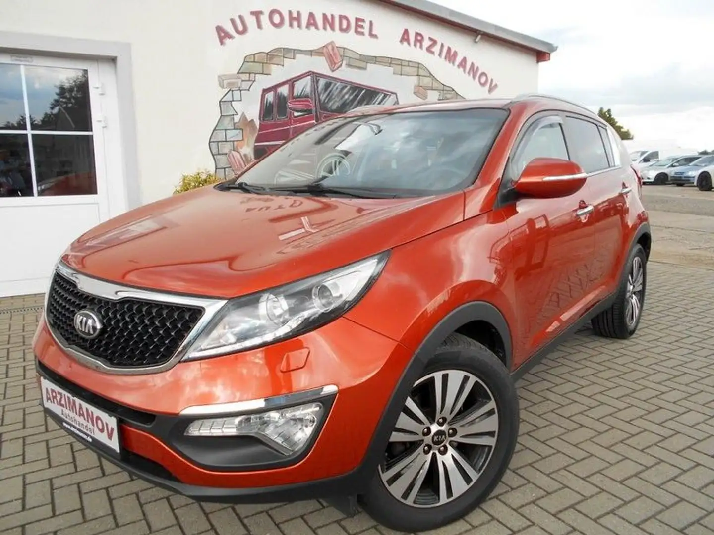 Kia Sportage 2.0CRDI Spirit 2WD NAVI/KLIMA/LEDER/PDC Oranje - 1