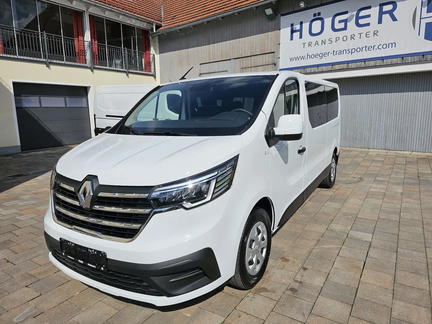 Renault Trafic L2H1 3,0t Life 8 Sitzer LED PDC Weiß - 2