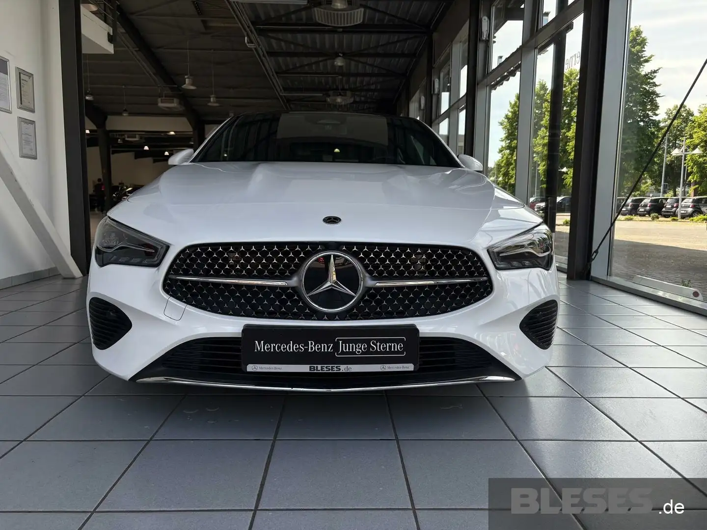 Mercedes-Benz CLA 180 CLA 180 Coupé Progressive+MBUX P+Pano+LED+Kamera Weiß - 2