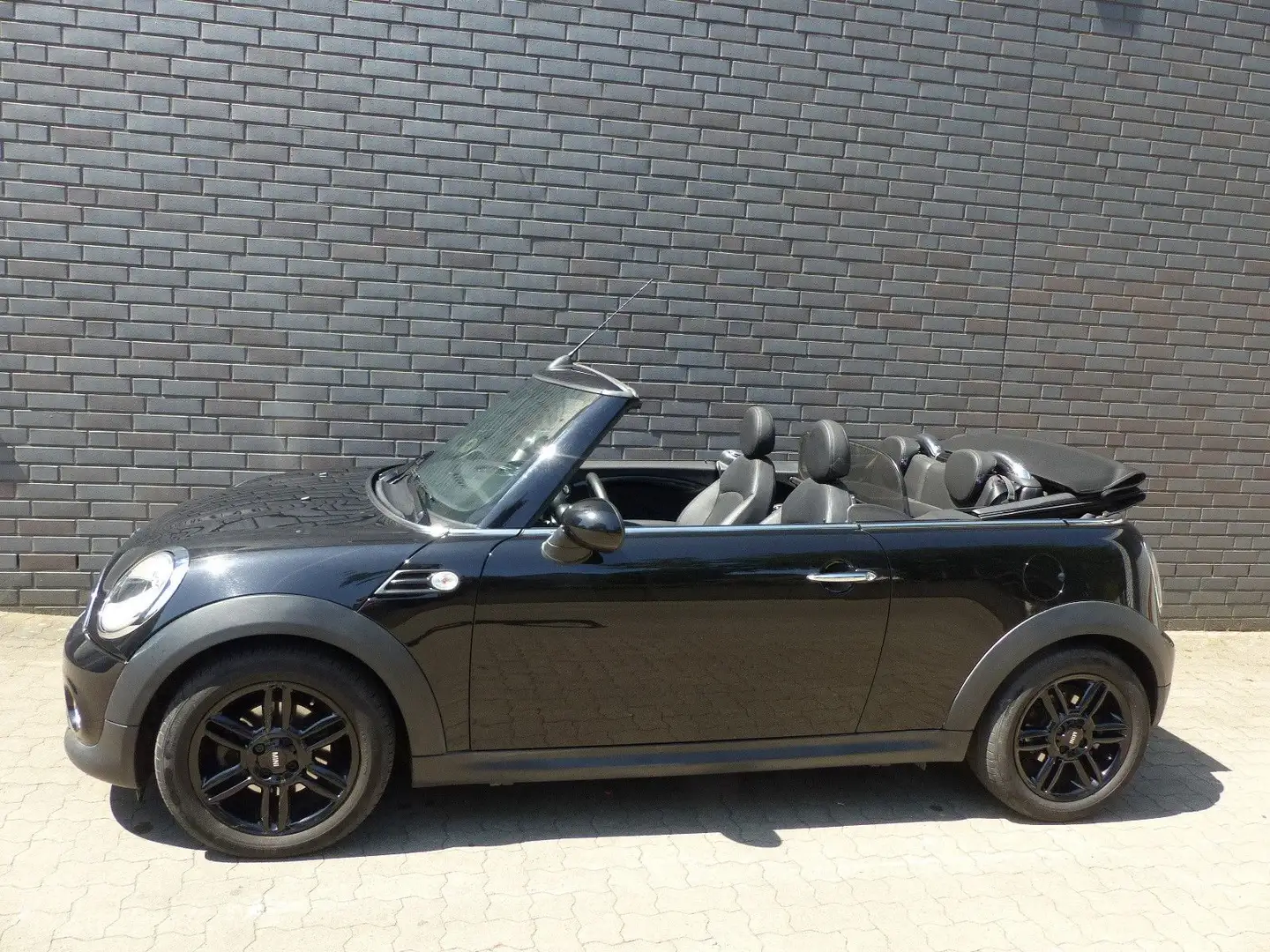 MINI Cooper Cabrio Automatik/Leder/Xenon/2.Hd Schwarz - 1
