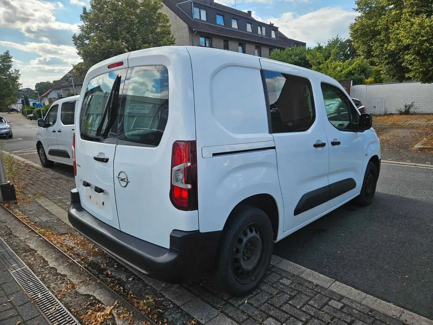 Opel Combo COMBO 1.5D E CARGO ERH.NUTZL NAVI AC VERGLAST Wit - 2