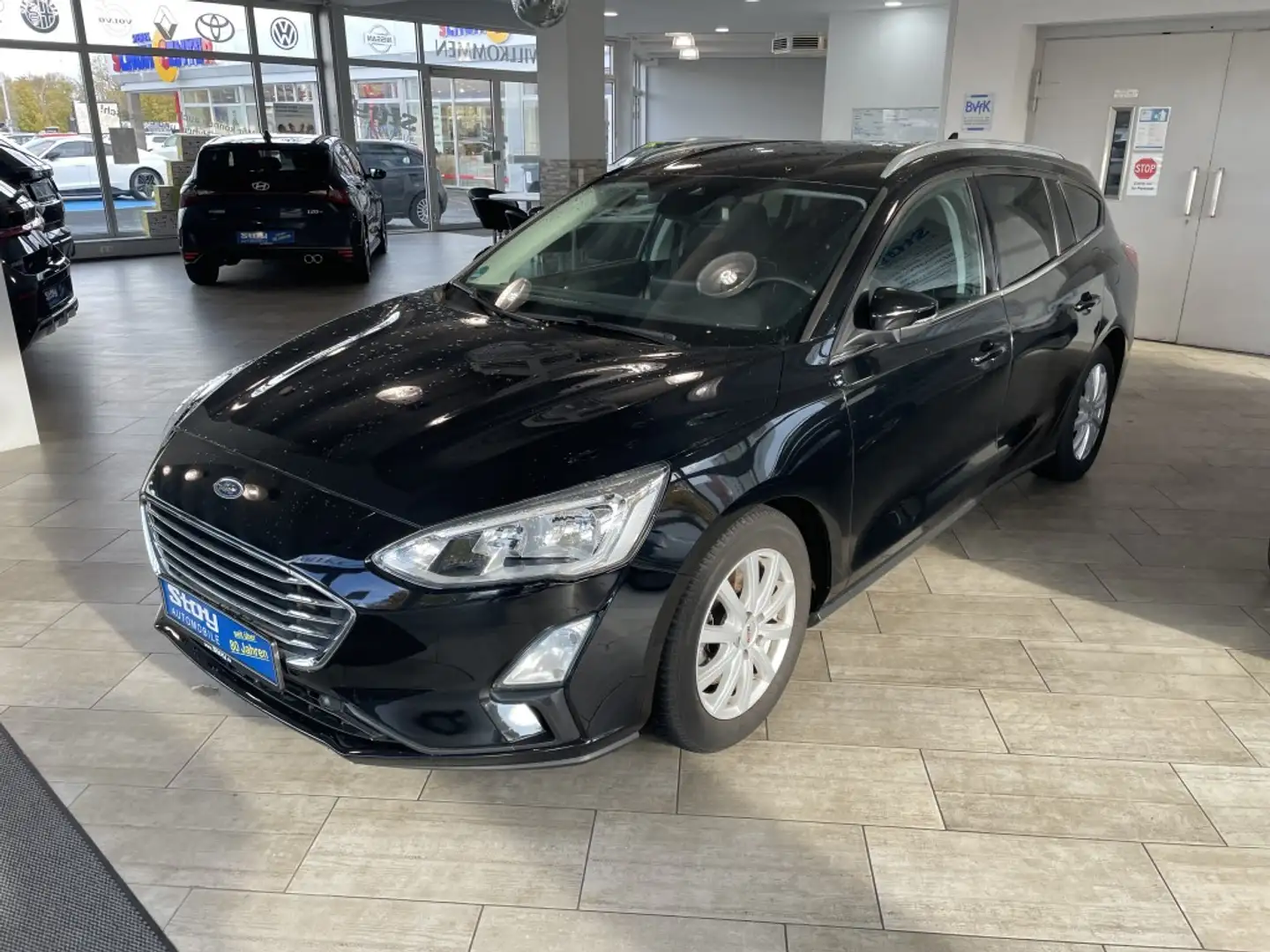 Ford Focus Turnier 1.5 EcoBoost Navi Kamera PDC v+h SHZ Schwarz - 1