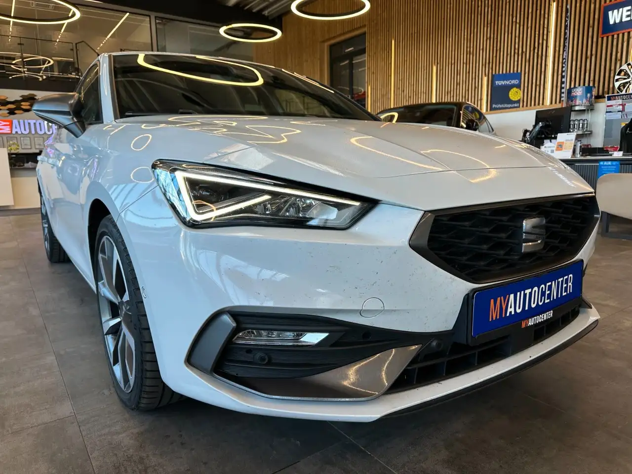 SEAT Leon *ACC*Sitz/LenkradHZ*Virtual*Keyless*3-Zonen*, миниатюра 3