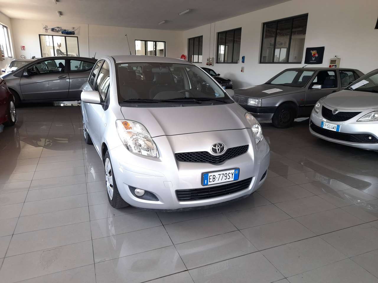 Toyota Yaris Yaris II  5p 1.0 Now