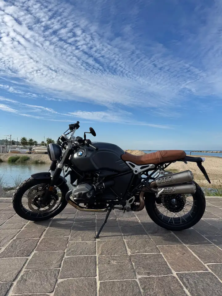 BMW R nineT