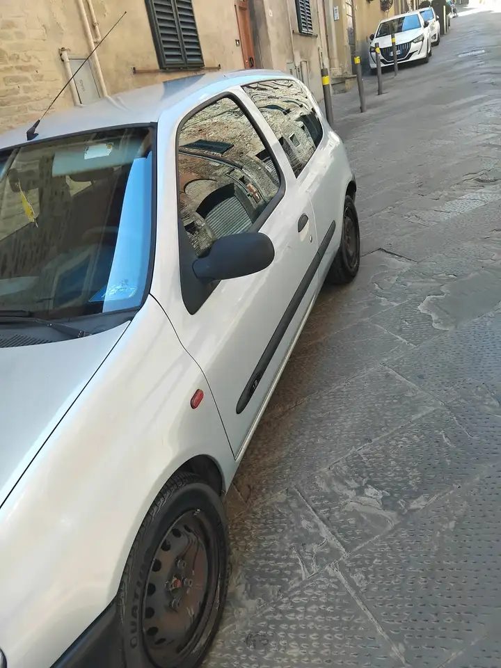 Renault Clio II 1998 3p 1.2 RT 2airbag, foto 2