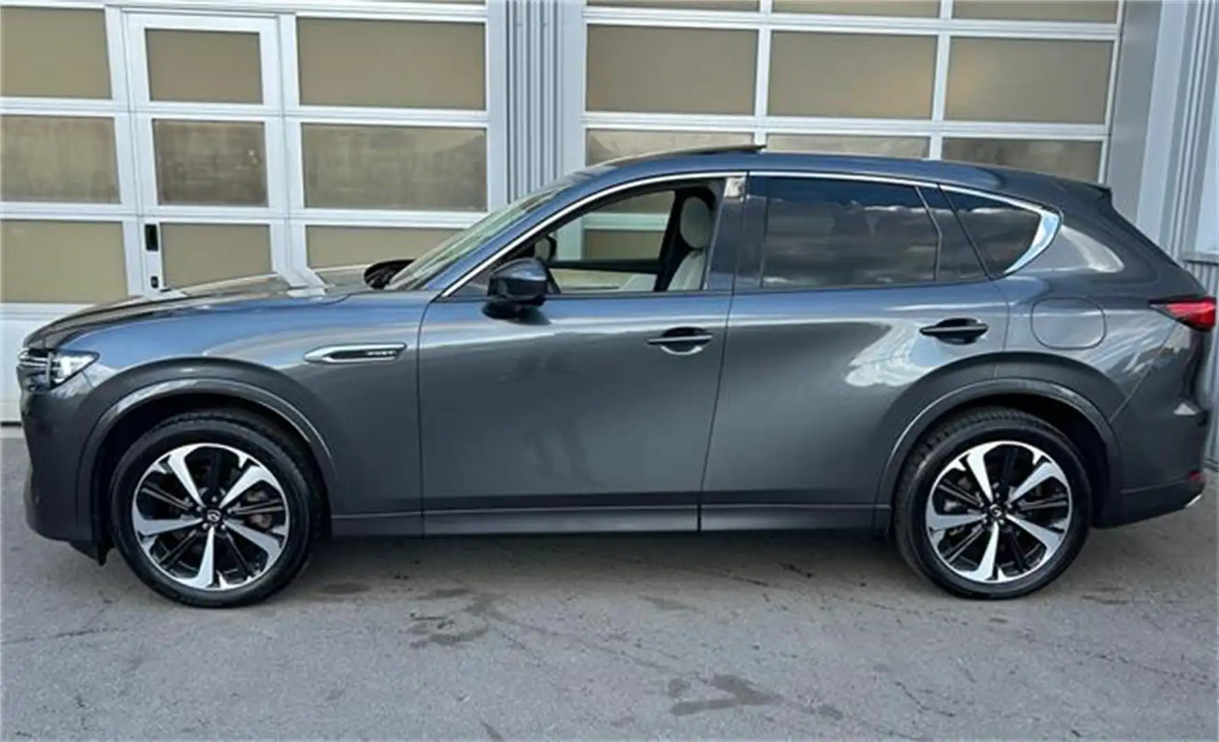 Mazda CX-60 2.5L e-SKYACTIV PHEV AWD TAKUMI Aut. PLUGIN Grau - 2