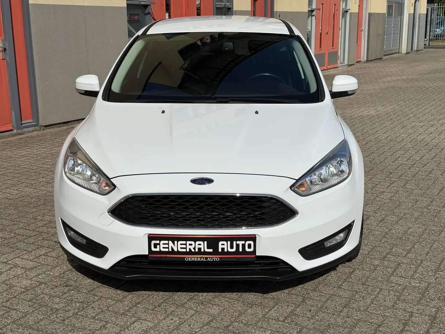 Ford Focus Wagon 1.0 EcoBoost Titanium,NAVI, Nieuwe Distribut Wit - 2