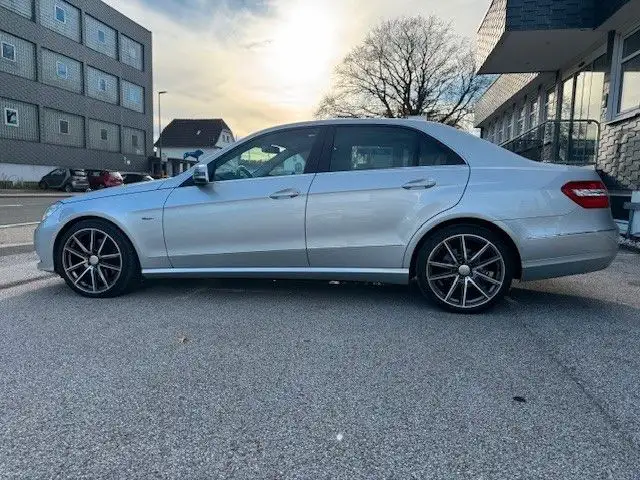 Mercedes-Benz E 250 E Limousine E 250 CDI BlueEfficiency