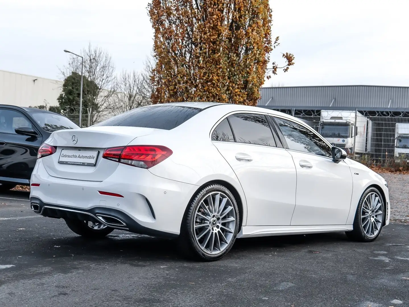 Mercedes-Benz A 180 AMG Line NAVI PDC V+H LM Weiß - 2