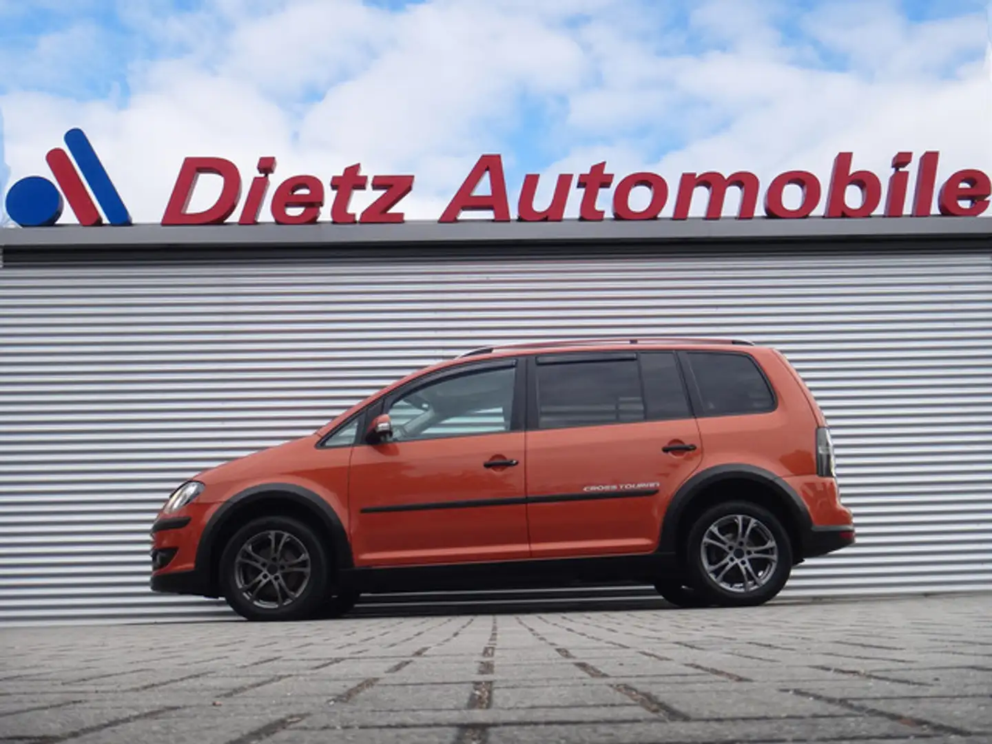 Volkswagen Touran Cross 1.4 TSI Gerne Finanzierung +++ Oranžová - 1