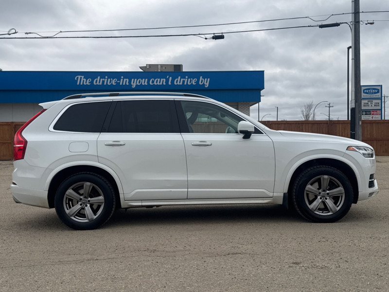 2016 Volvo XC90 T6 Momentum - Leather Seats - Heated Seats thumb 8