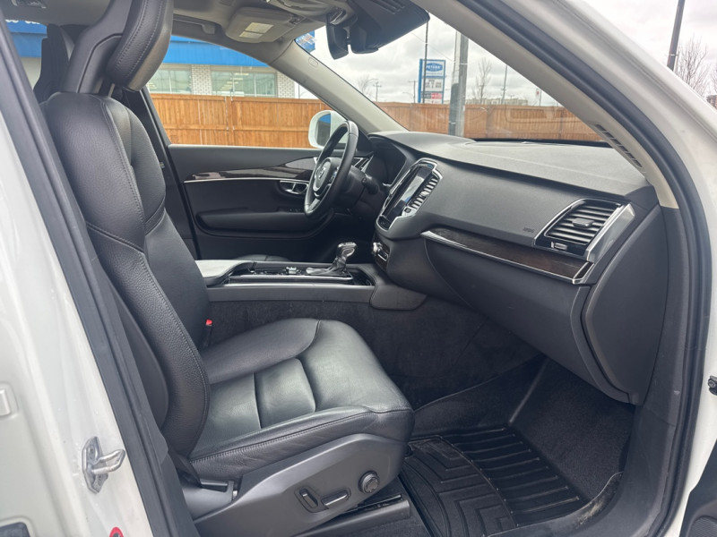 2016 Volvo XC90 T6 Momentum - Leather Seats - Heated Seats thumb 31