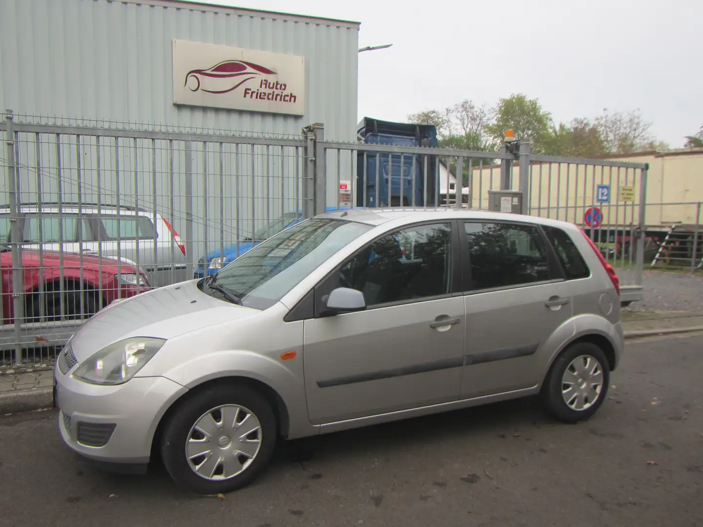 Ford Fiesta Fun X Silber - 1