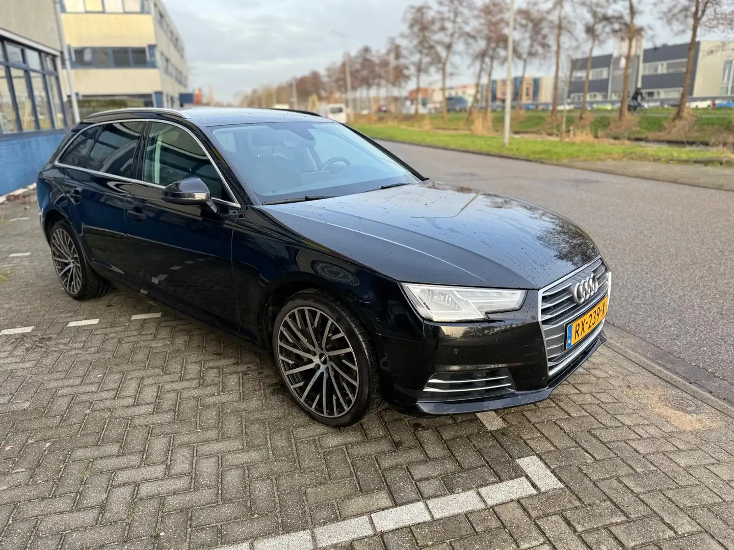 Audi A4 Avant 2.0 TDI Design Pro Line Plus (( automaat )) Schwarz - 2