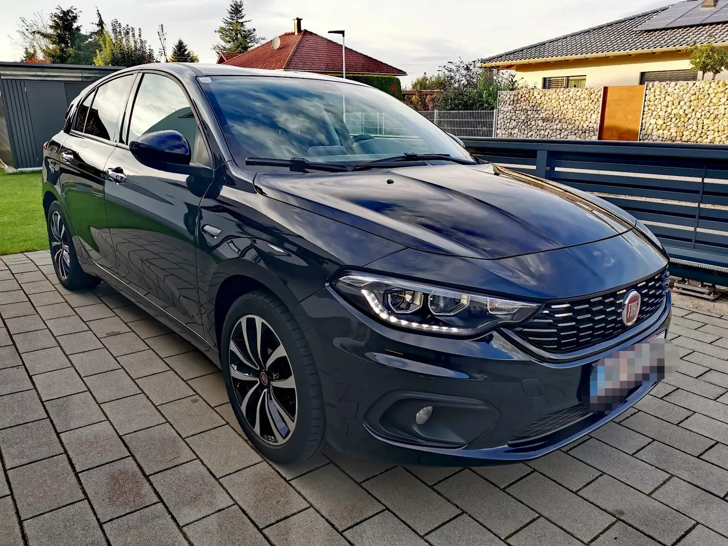 Fiat Tipo 1,3 MultiJet II 95 Lounge Schwarz - 1