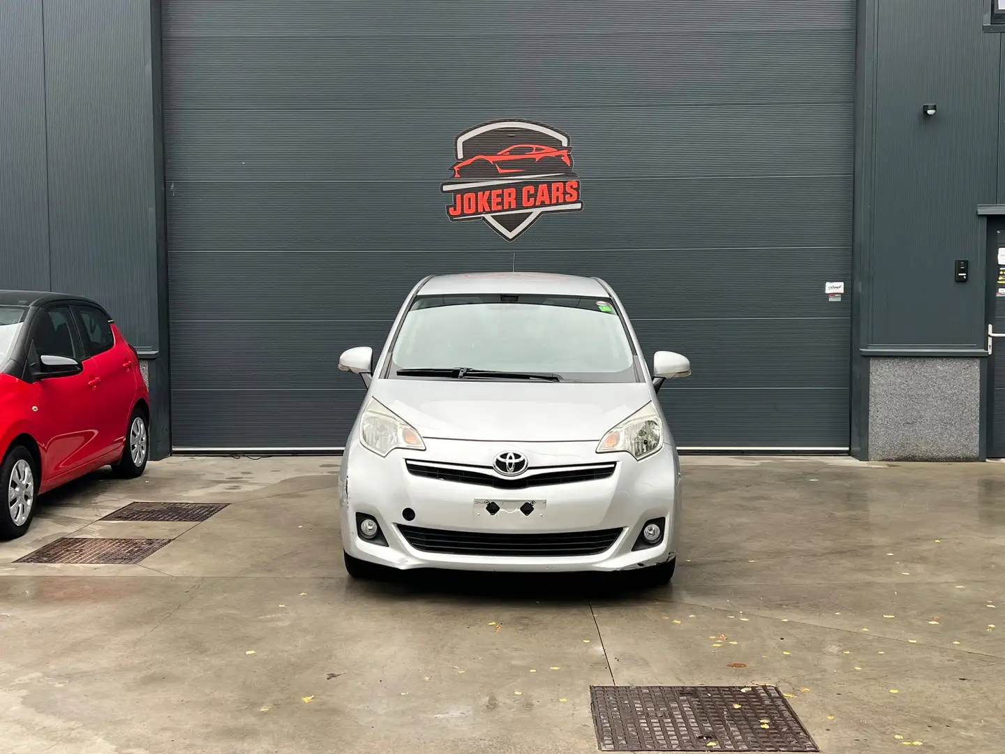 Toyota Verso-S 1.33 VVT-i Automaat S Life Grijs - 1