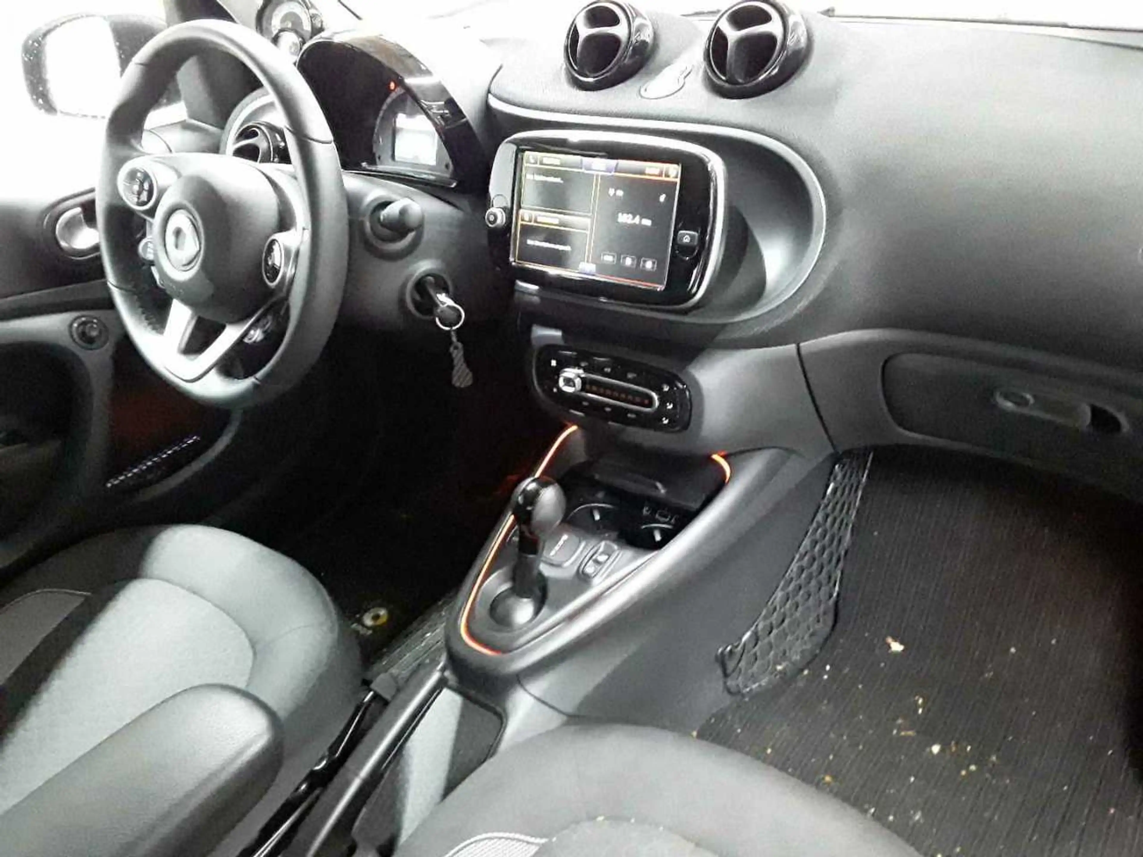 smart forTwo smart fortwo cabrio EQ passion — photo 9