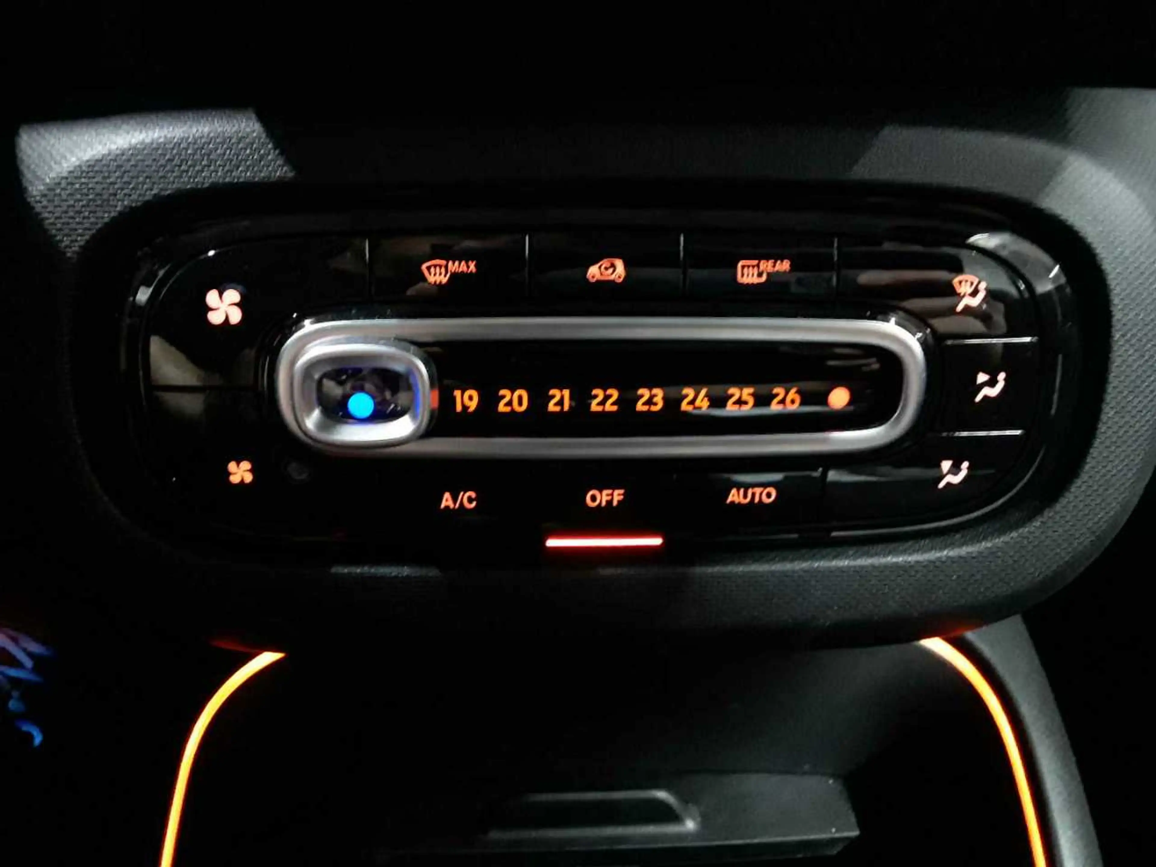 smart forTwo smart fortwo cabrio EQ passion — photo 15