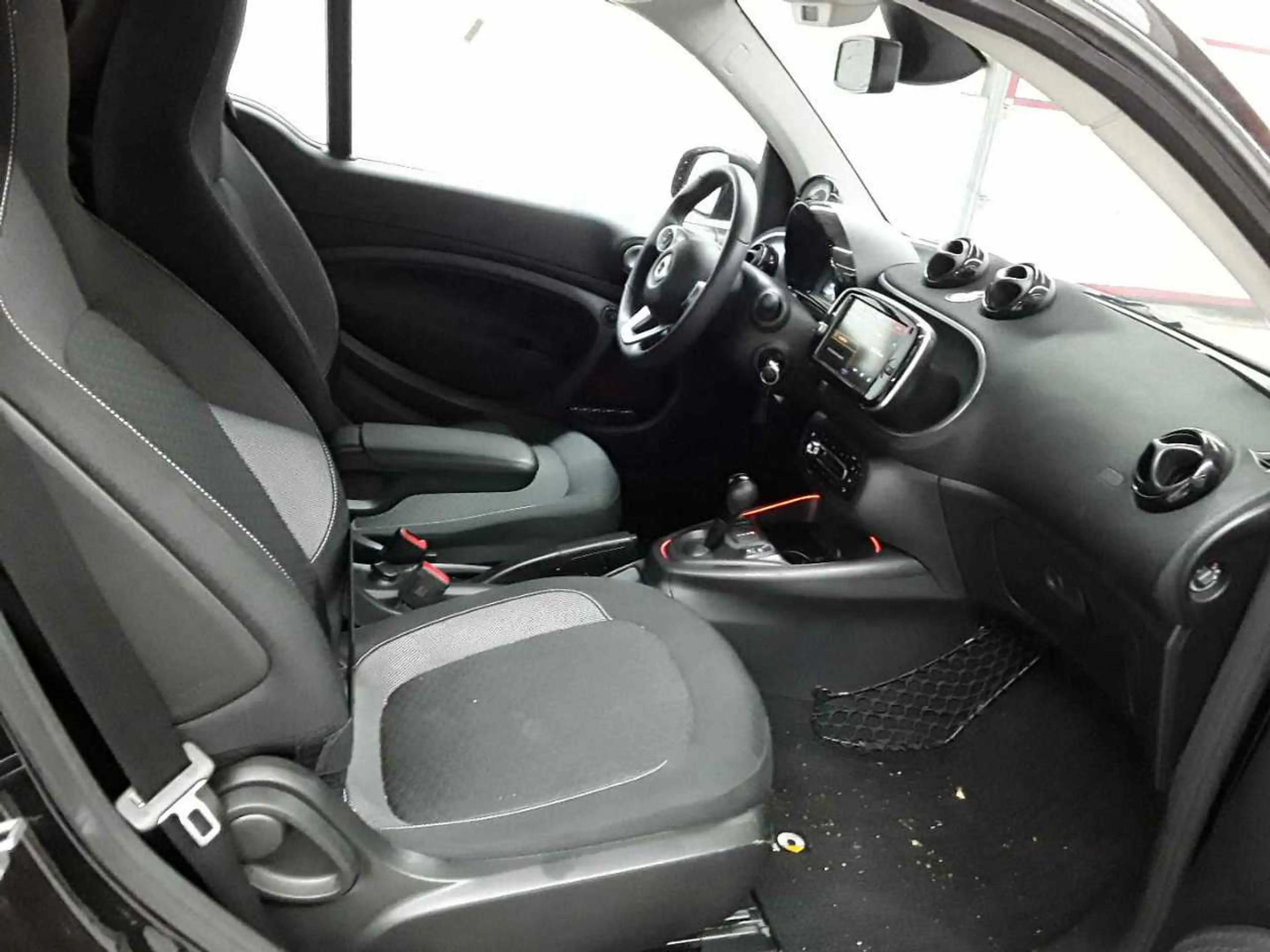 smart forTwo smart fortwo cabrio EQ passion — photo 8
