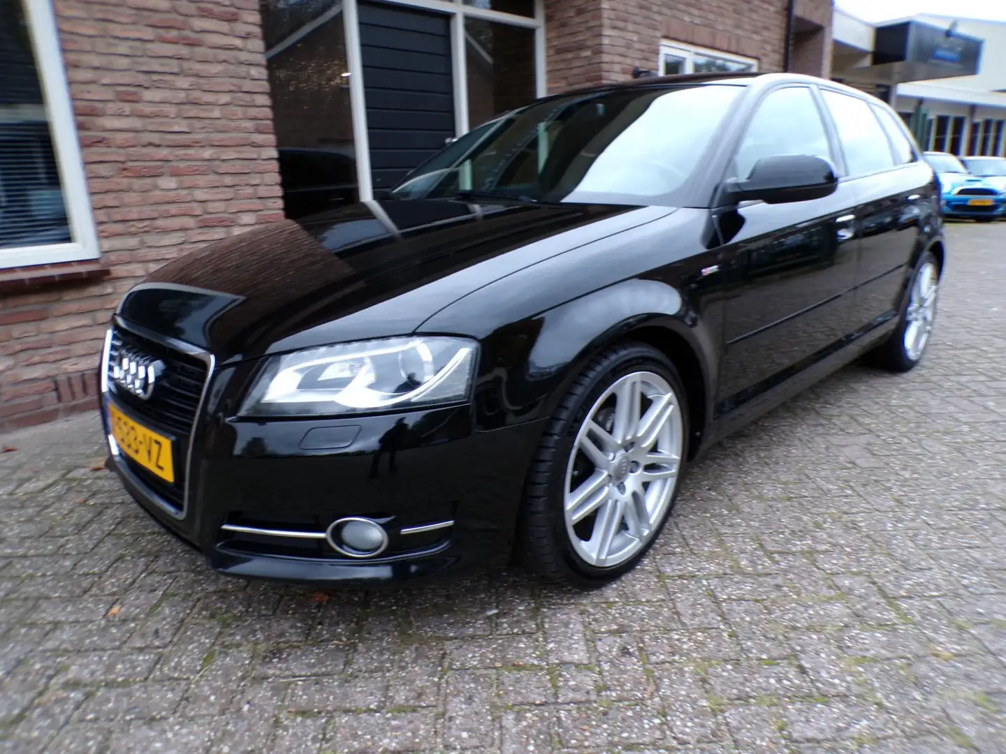 Audi A3 Sportback 1.4 TFSI Ambition Pro Line-S Noir - 1