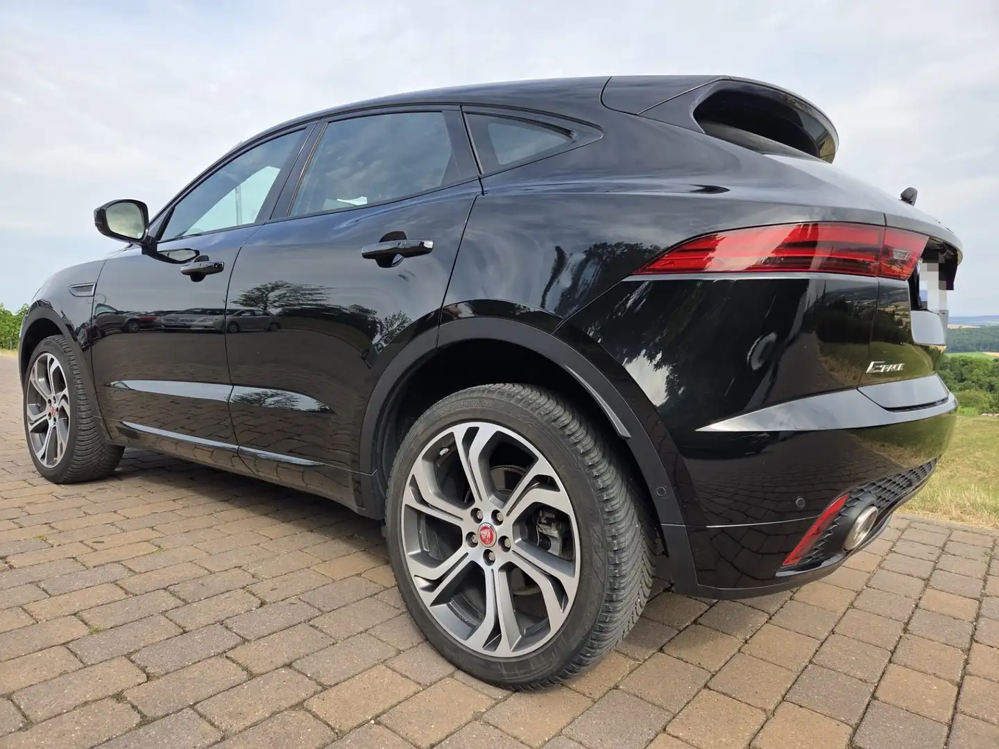 Jaguar E-Pace D180 AWD Aut. First Edition Schwarz - 2