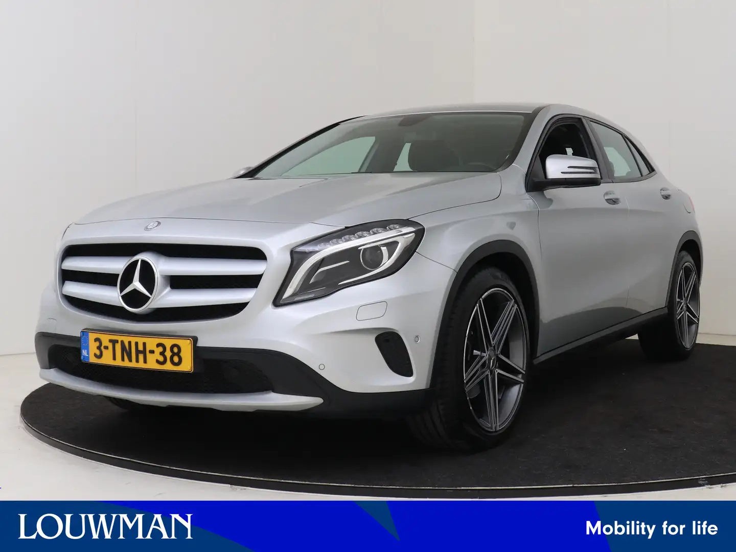Mercedes-Benz GLA 200 Ambition | Parktronic | Becker Map Pilot | Bi-Xeno Grijs - 1