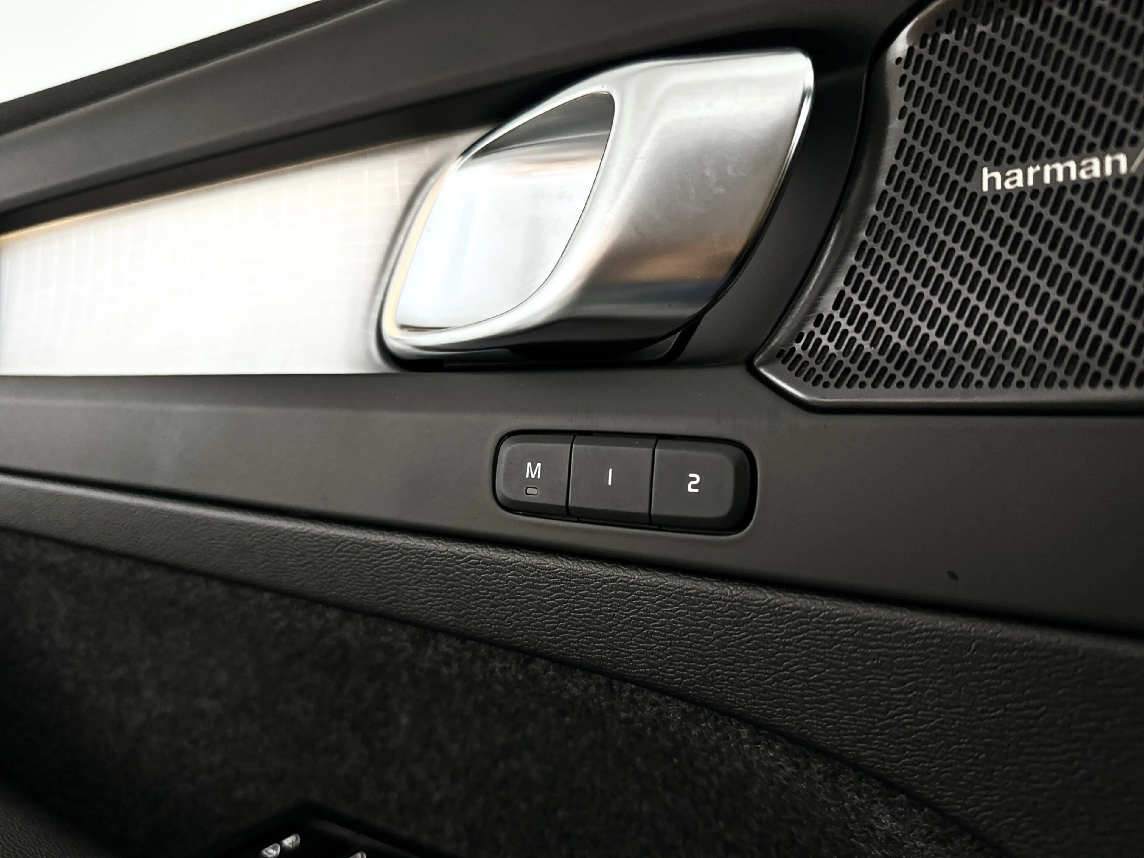 Volvo XC40 B4 Plus Dark | Panoramadak | 360° camera | Harman — photo 8