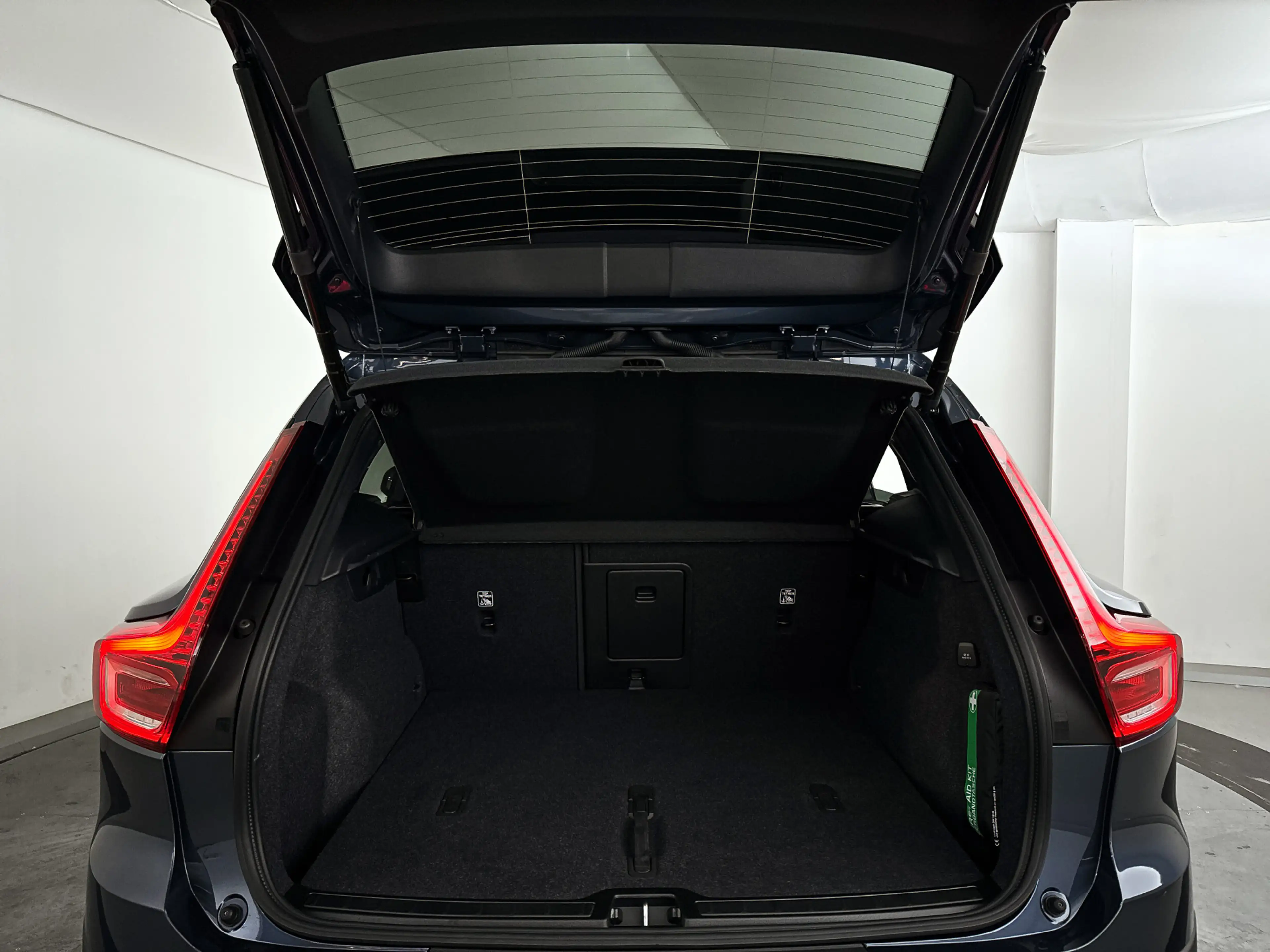 Volvo XC40 B4 Plus Dark | Panoramadak | 360° camera | Harman — photo 14