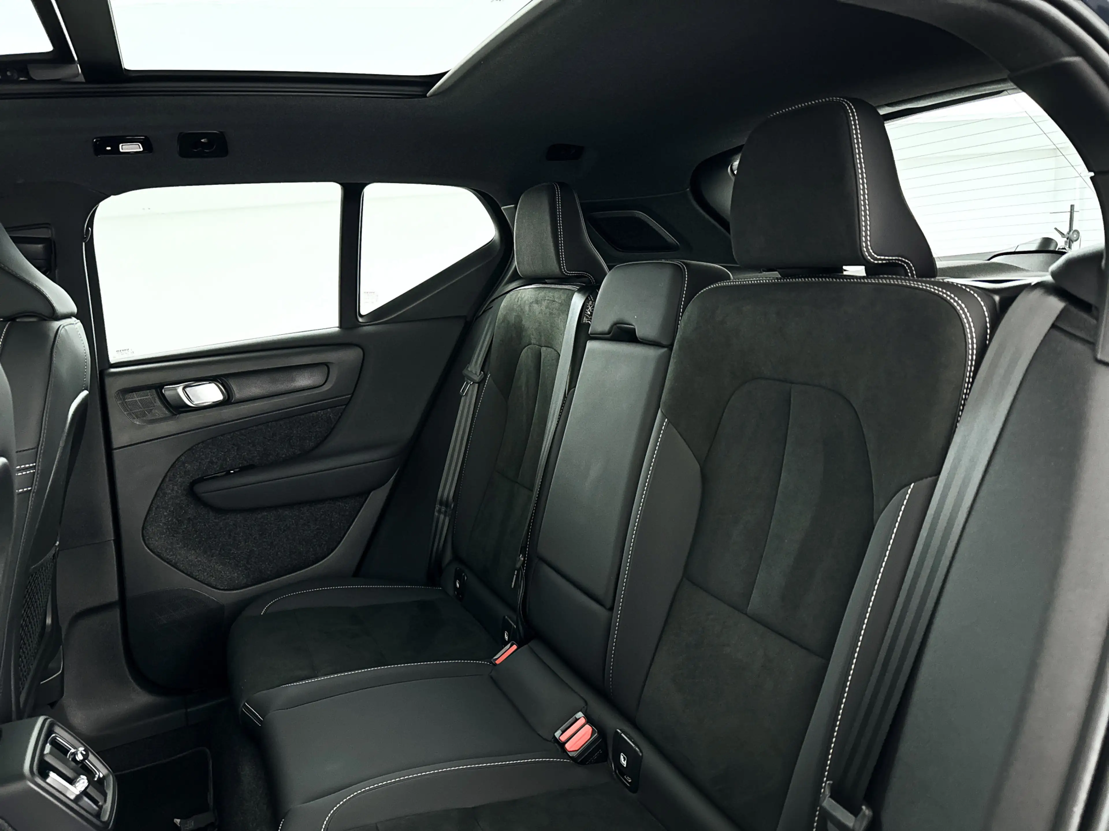 Volvo XC40 B4 Plus Dark | Panoramadak | 360° camera | Harman — photo 13