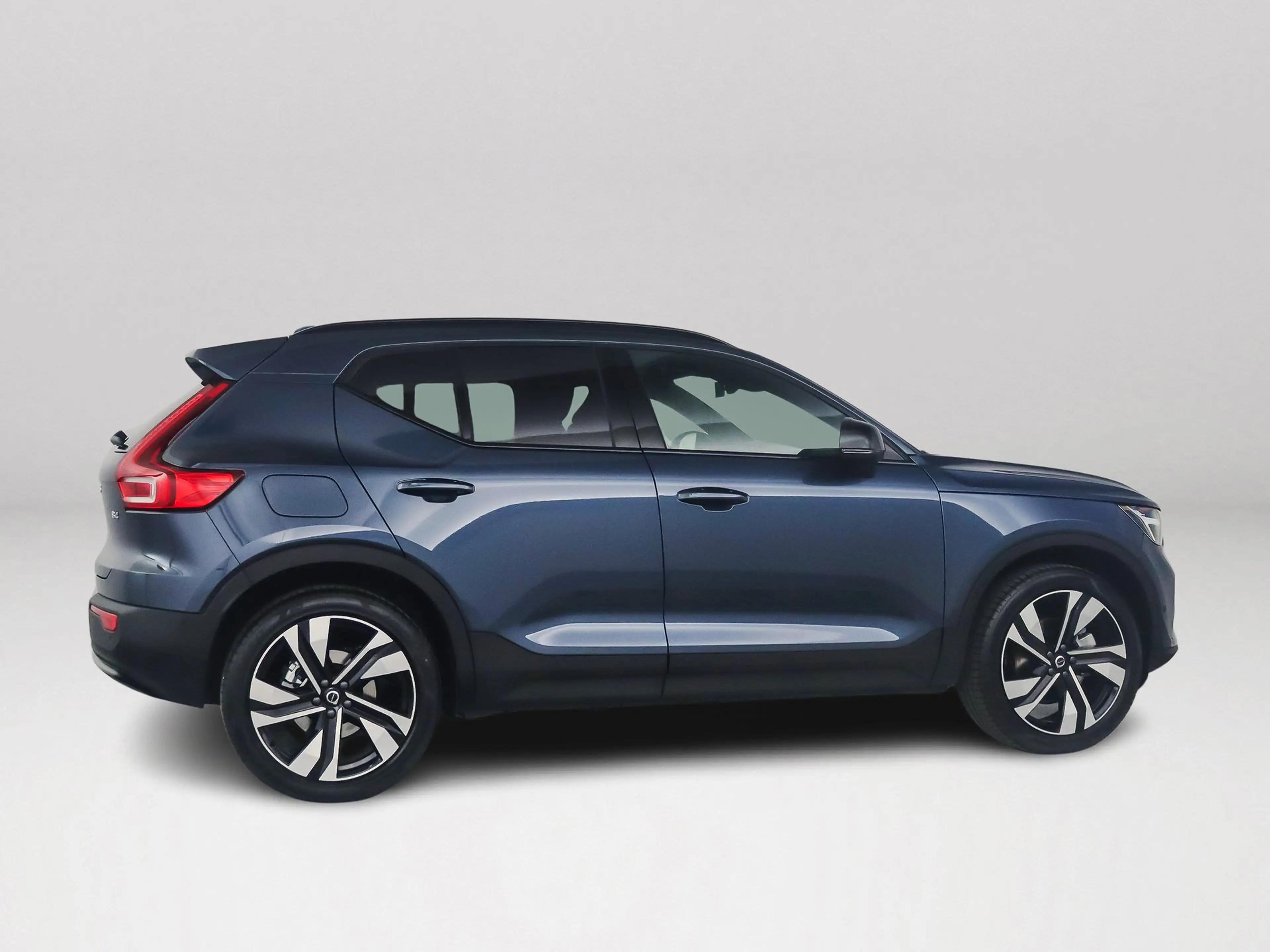 Volvo XC40 B4 Plus Dark | Panoramadak | 360° camera | Harman — photo 5