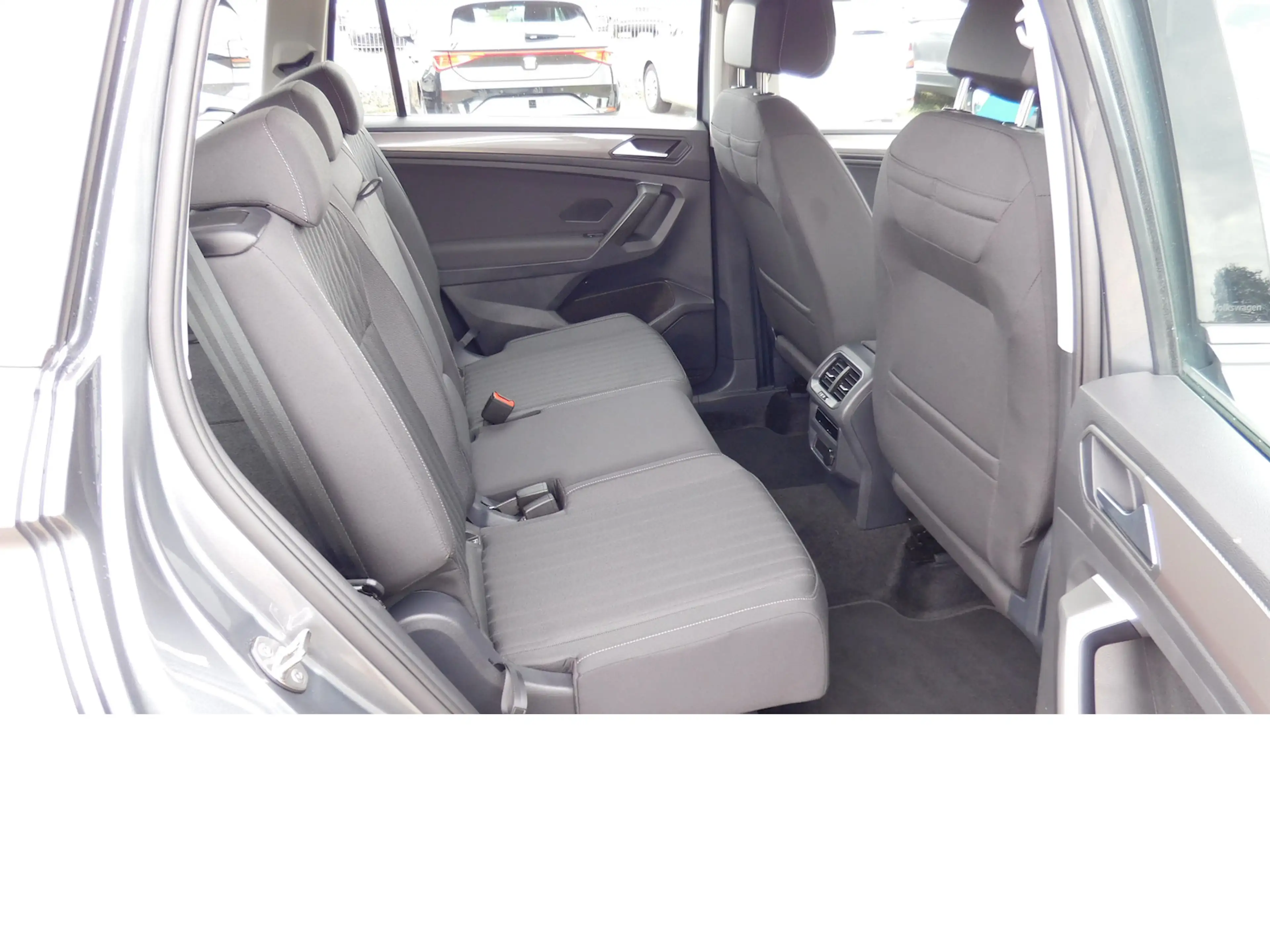 Volkswagen Tiguan Allspace 1.5 TSI Life 7 Sitze Navi DSG — photo 12