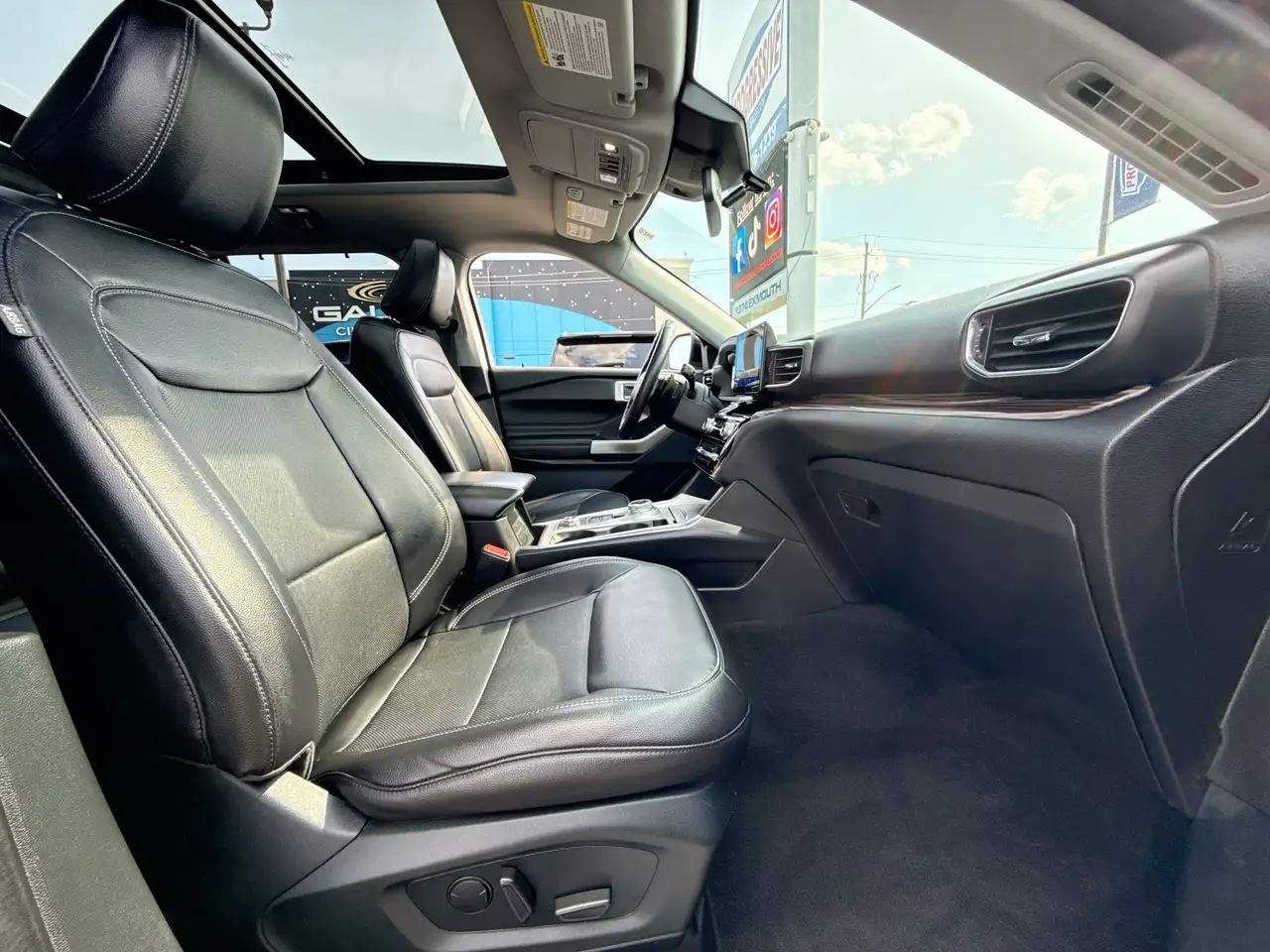 Ford Explorer photo Ford Explorer