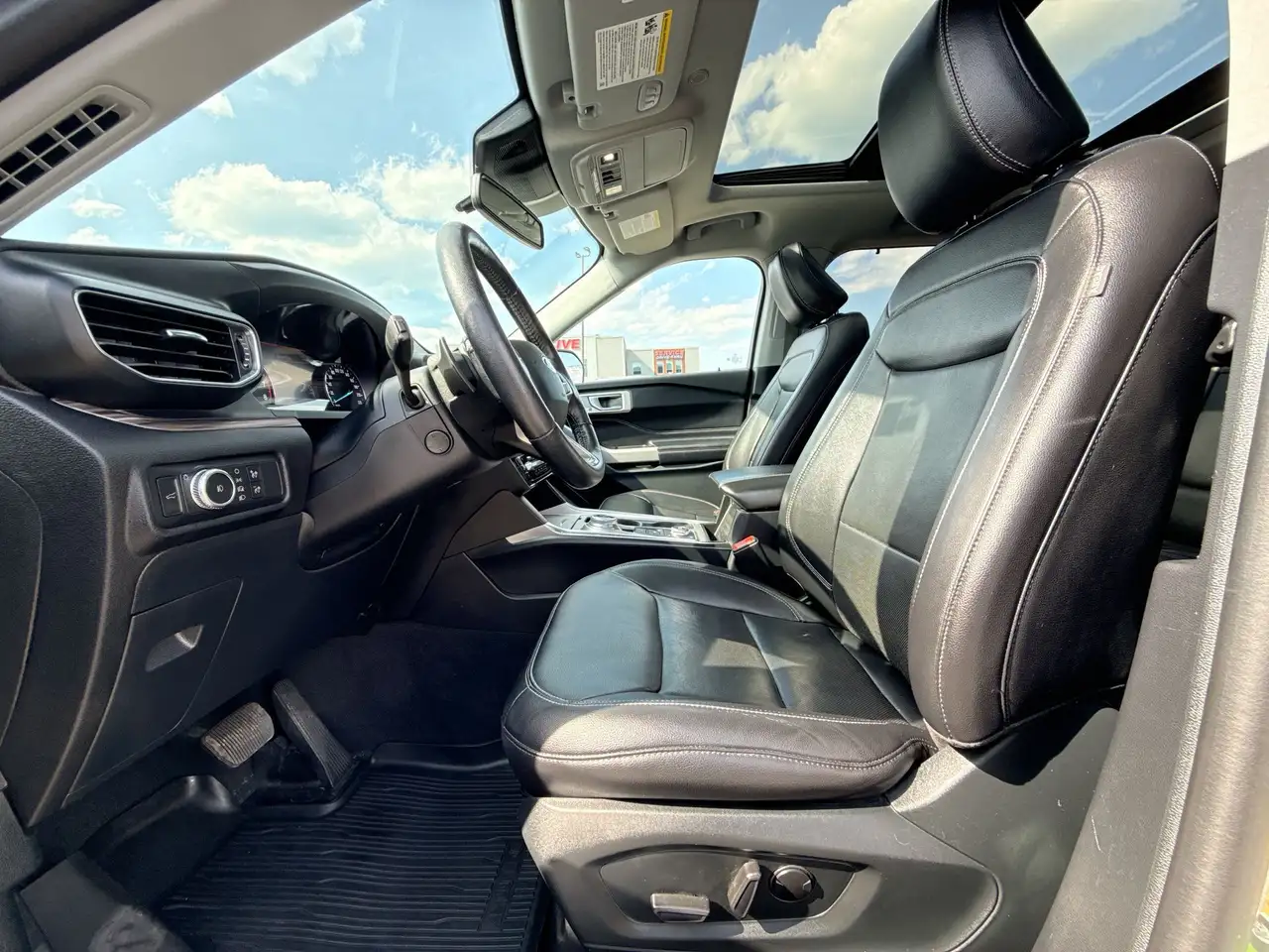 Ford Explorer photo Ford Explorer