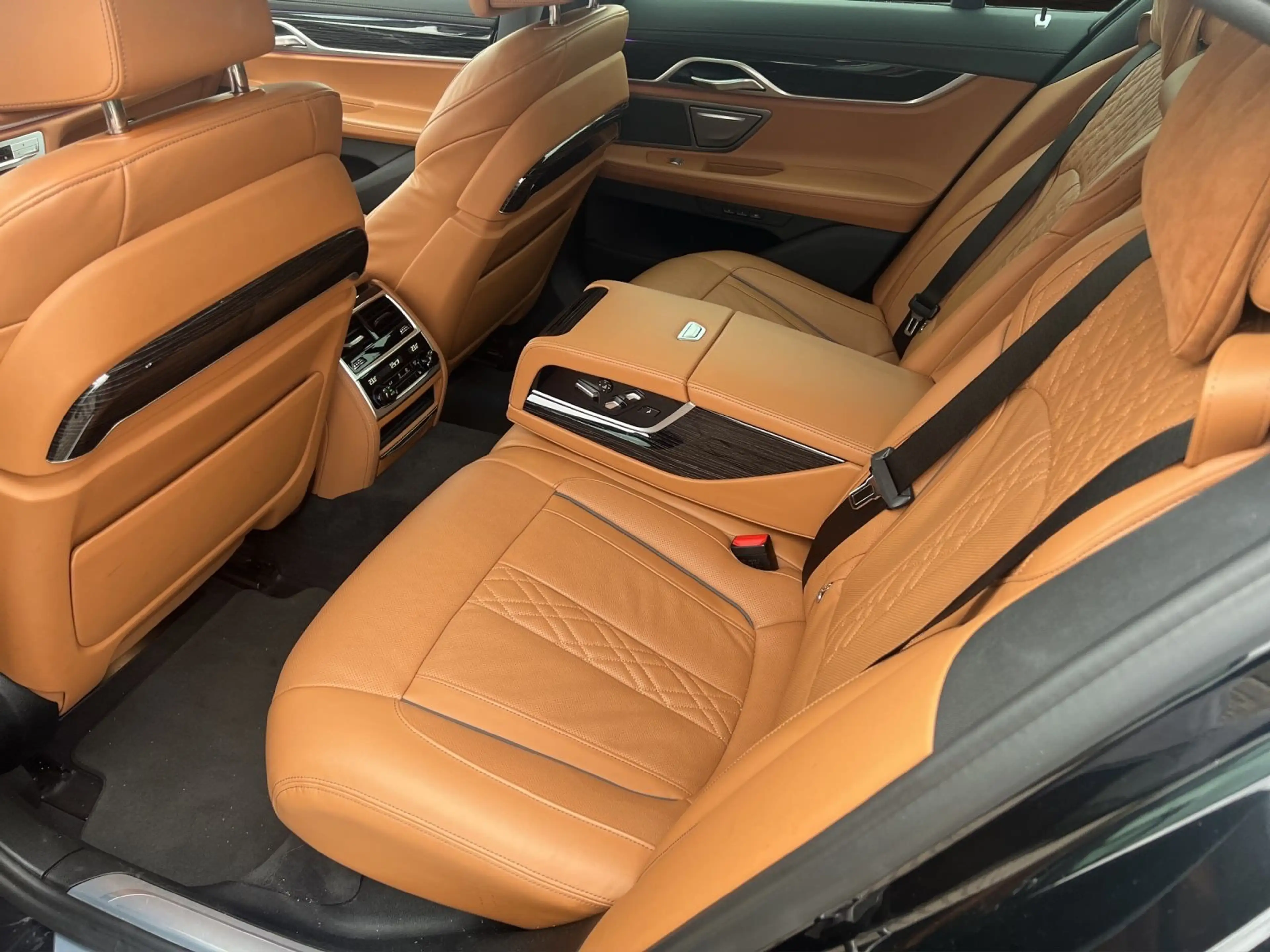 BMW 740 d xDrive *Panorama*Head-Up*AHK* — photo 10