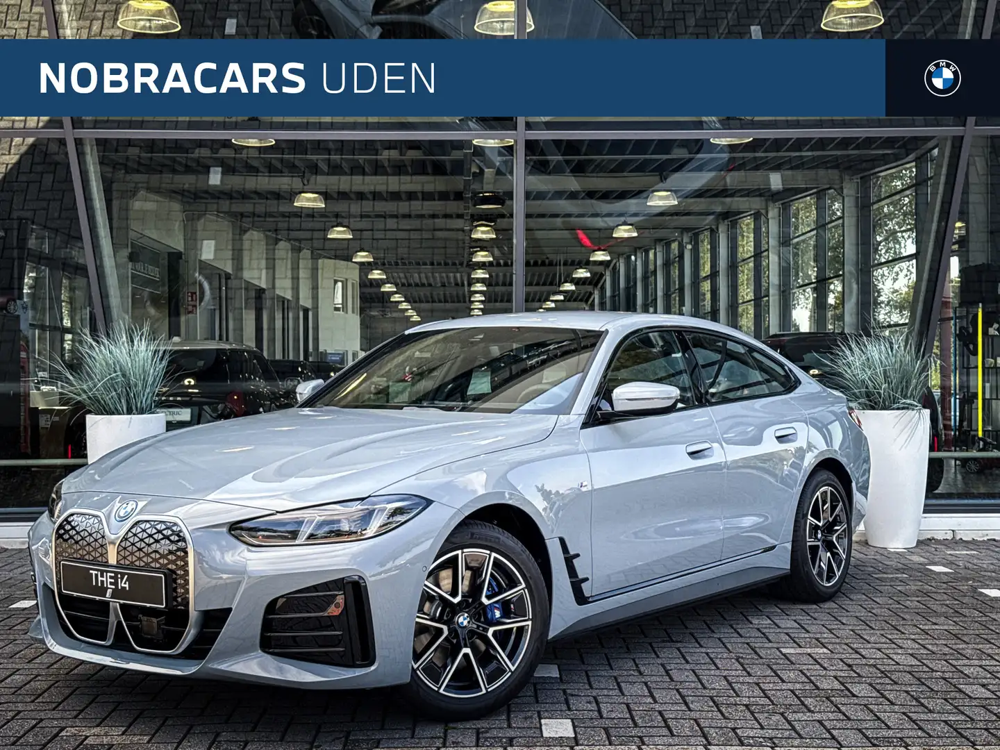 BMW i4 eDrive40 M Sport / Stoelverwarming / Parking Assis Gris - 1