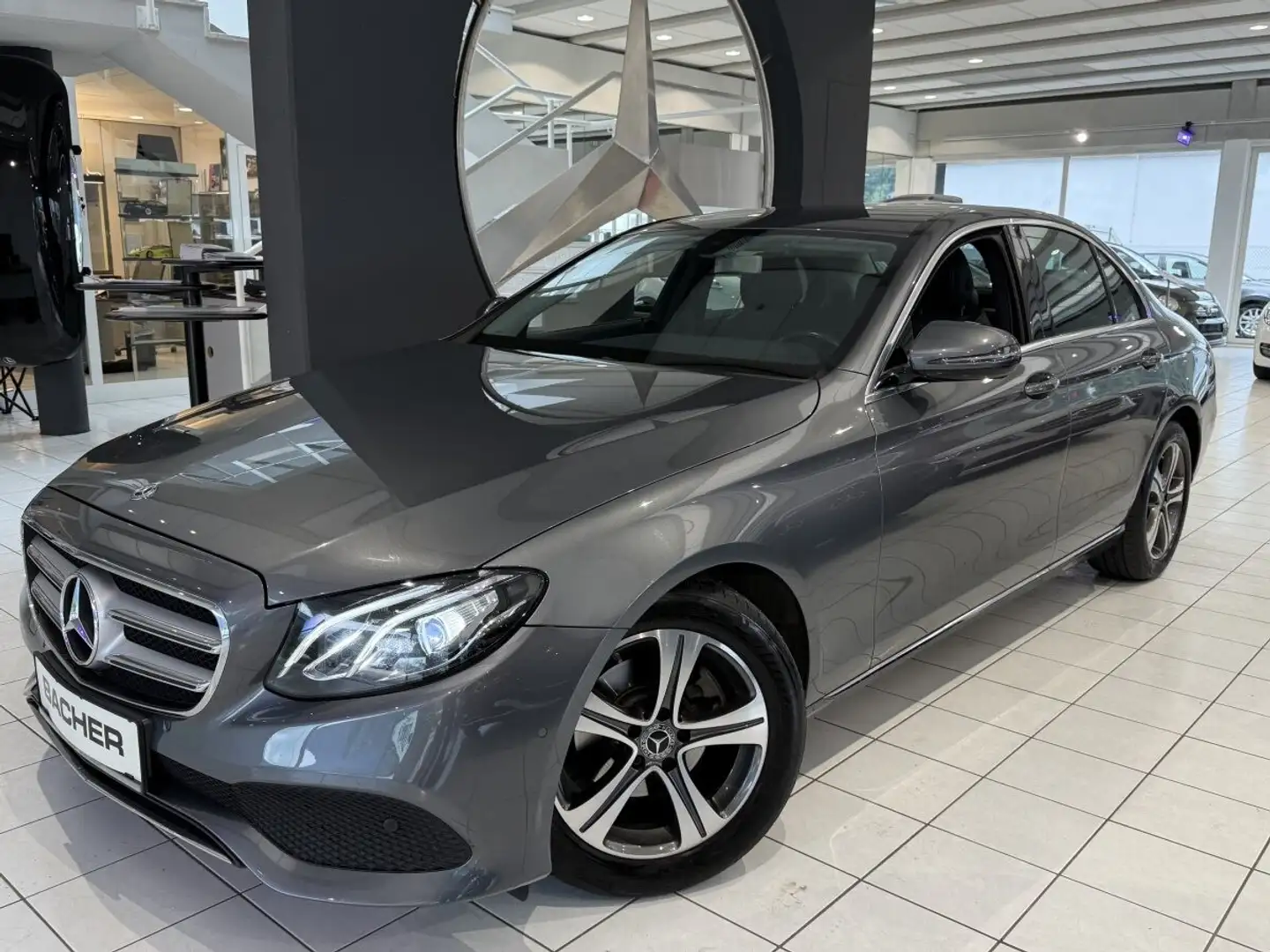 Mercedes-Benz E 200 d Avantdarde Grau - 2
