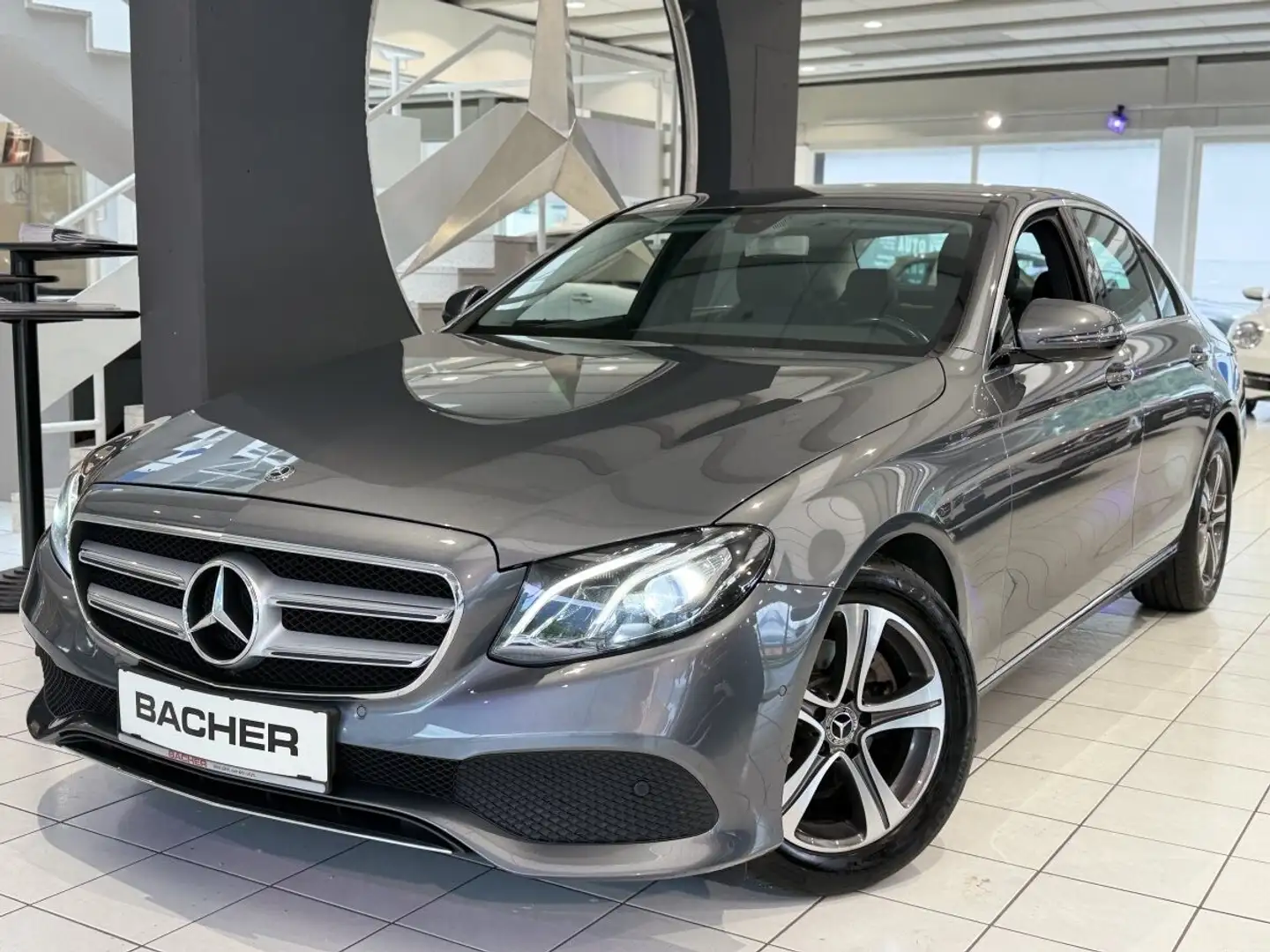 Mercedes-Benz E 200 d Avantdarde Grau - 1