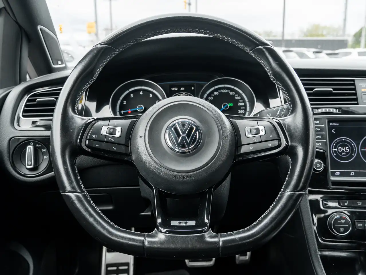 Volkswagen Golf R снимка Volkswagen Golf R