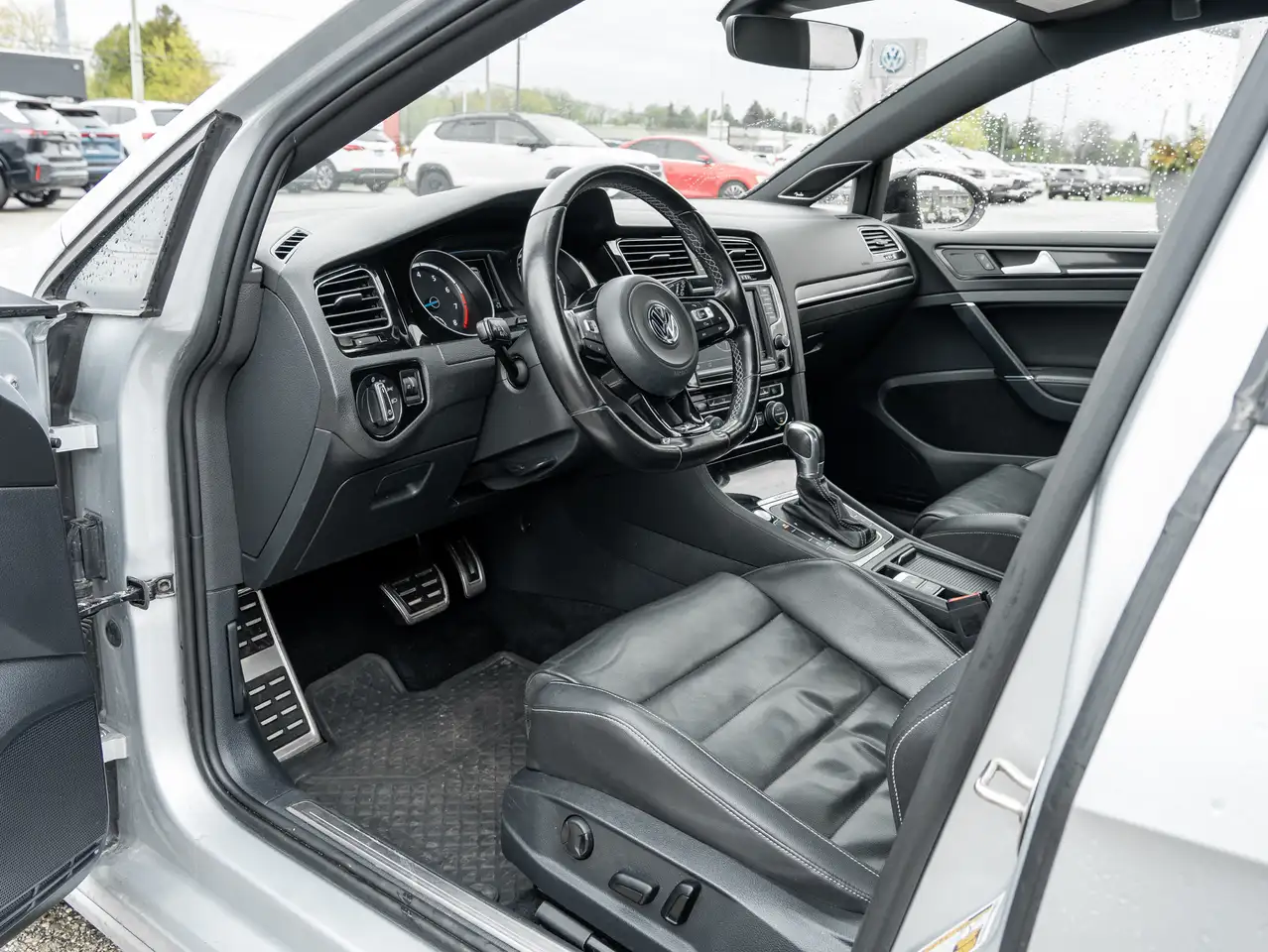 Volkswagen Golf R снимка Volkswagen Golf R