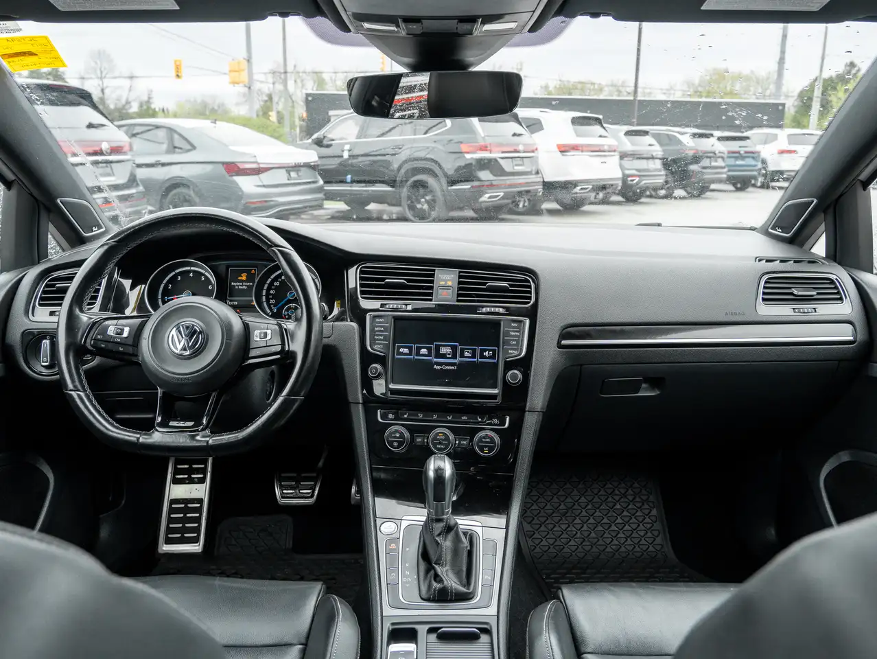 Volkswagen Golf R снимка Volkswagen Golf R