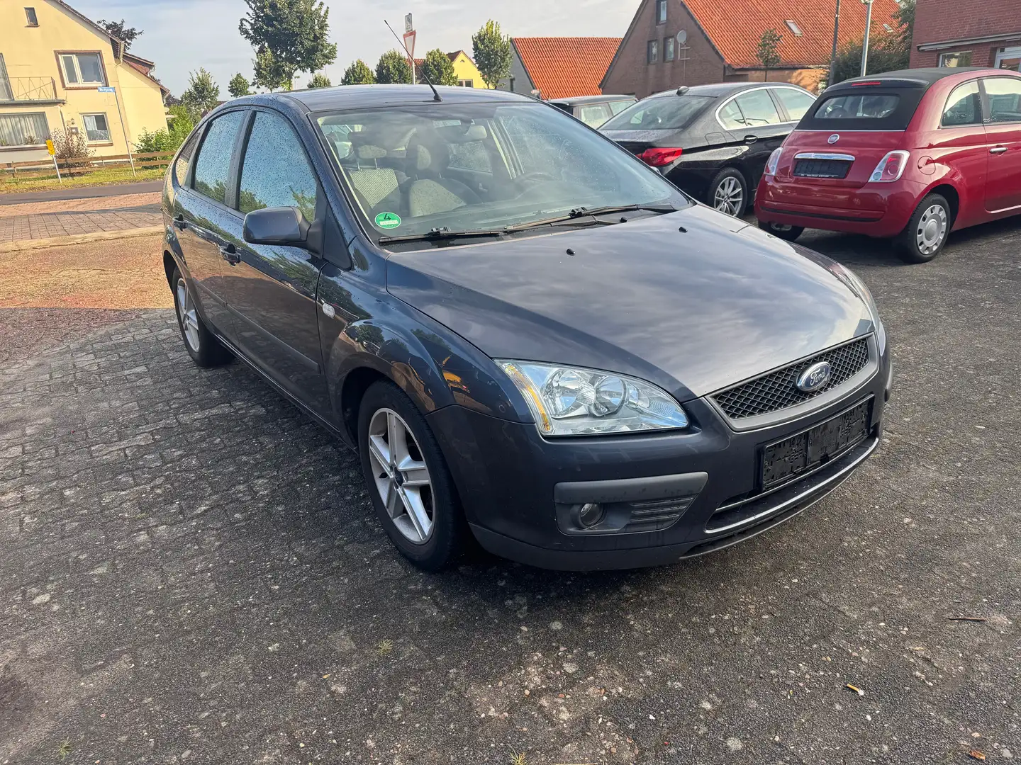 Ford Focus Focus Fließheck 5-Türer 1.4 16V Trend Grau - 1