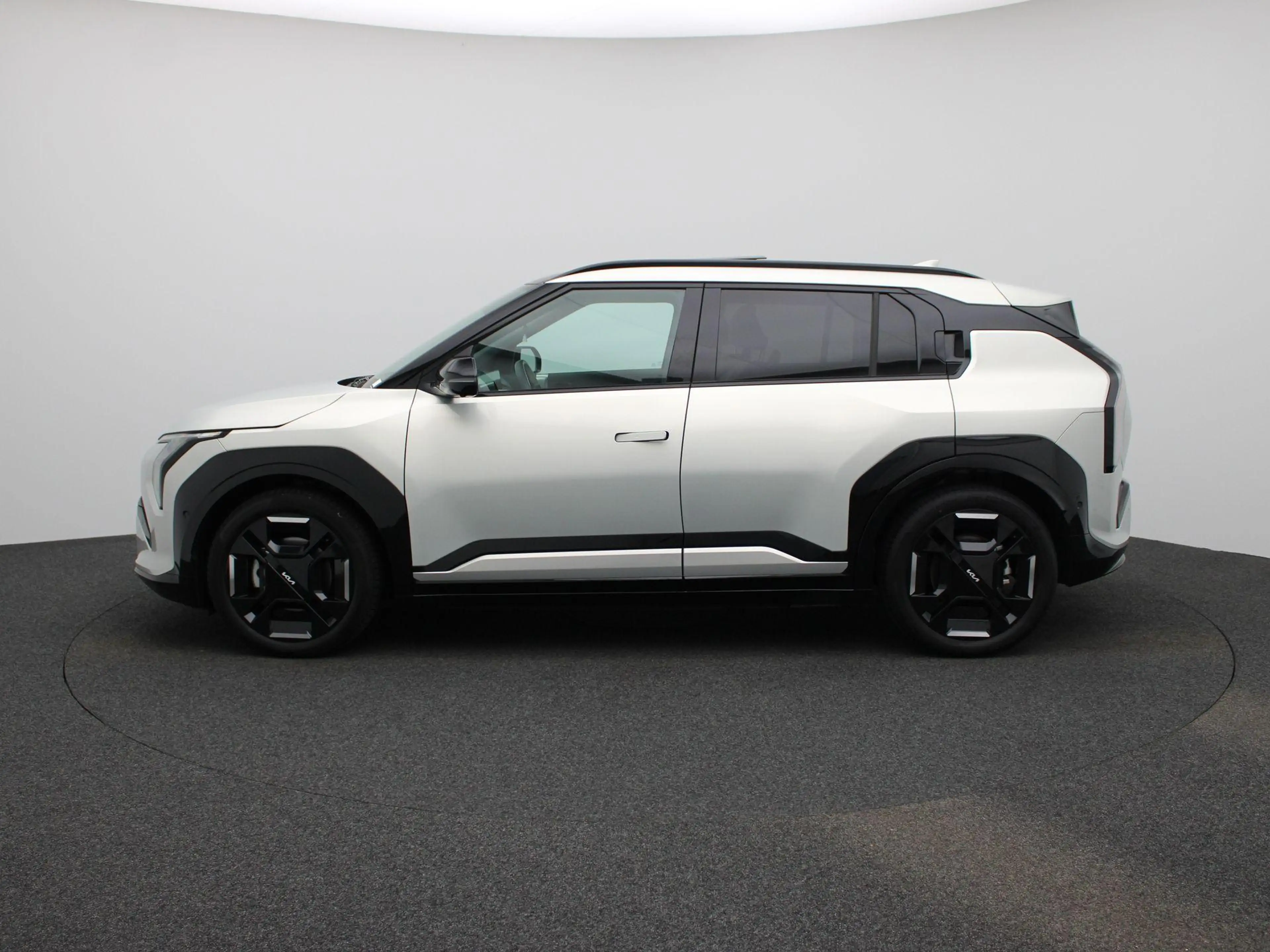 Kia EV3 GT-PlusLine 81.4 kWh | NAVI | CAMERA | ELEKTR KLEP — photo 4