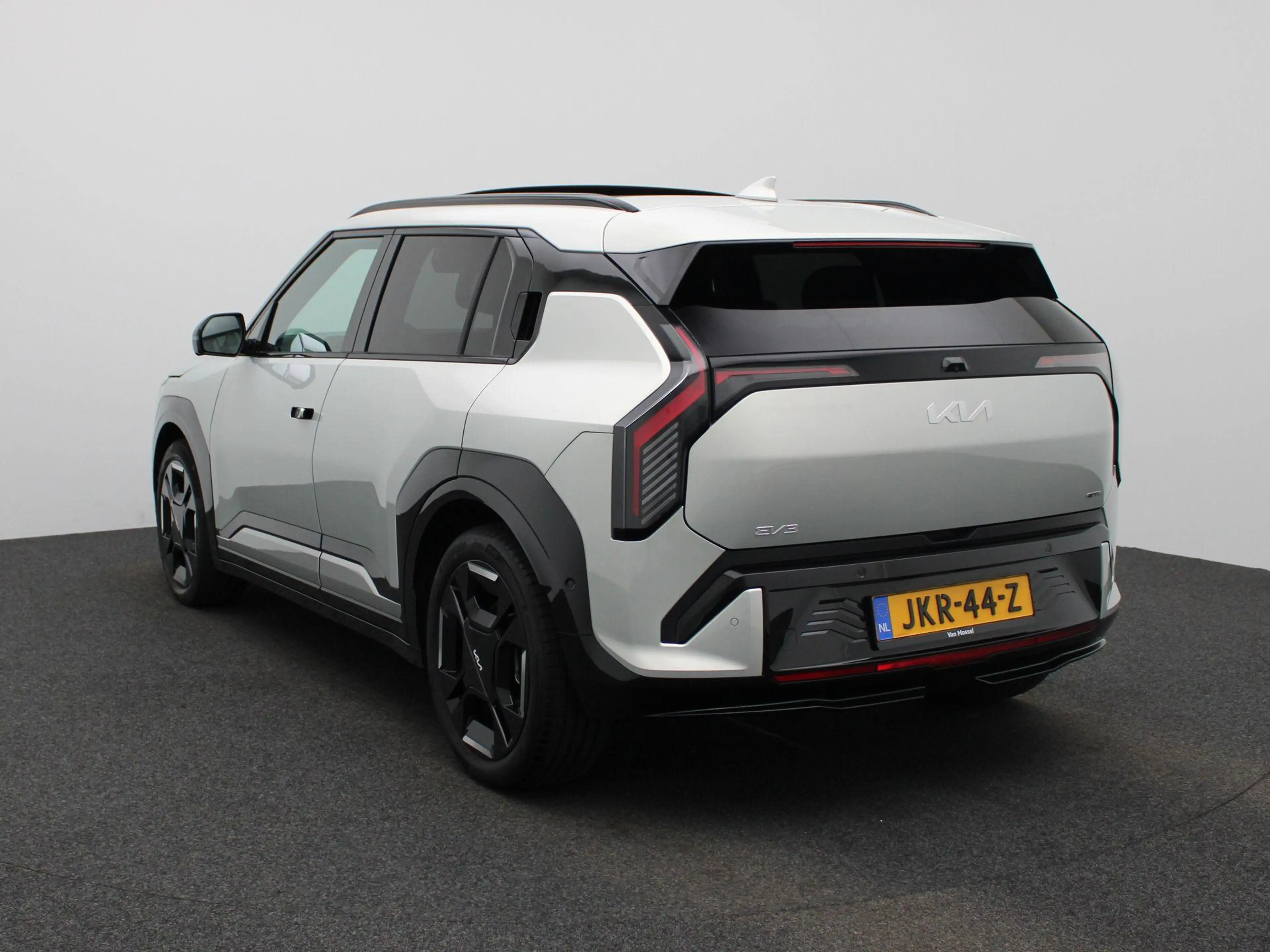 Kia EV3 GT-PlusLine 81.4 kWh | NAVI | CAMERA | ELEKTR KLEP — photo 2