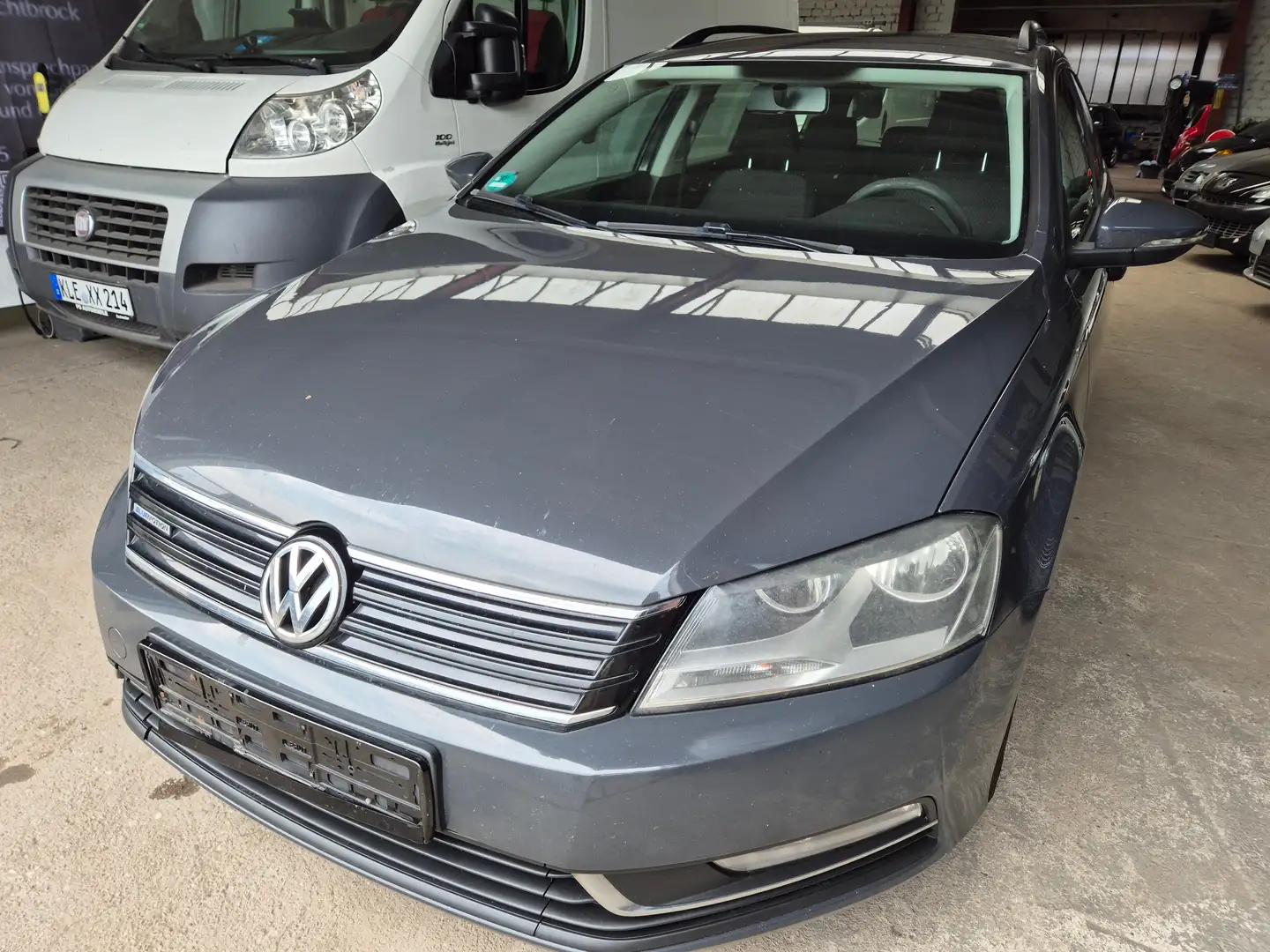 Volkswagen Passat Variant Trendline BlueMotion Gris - 2