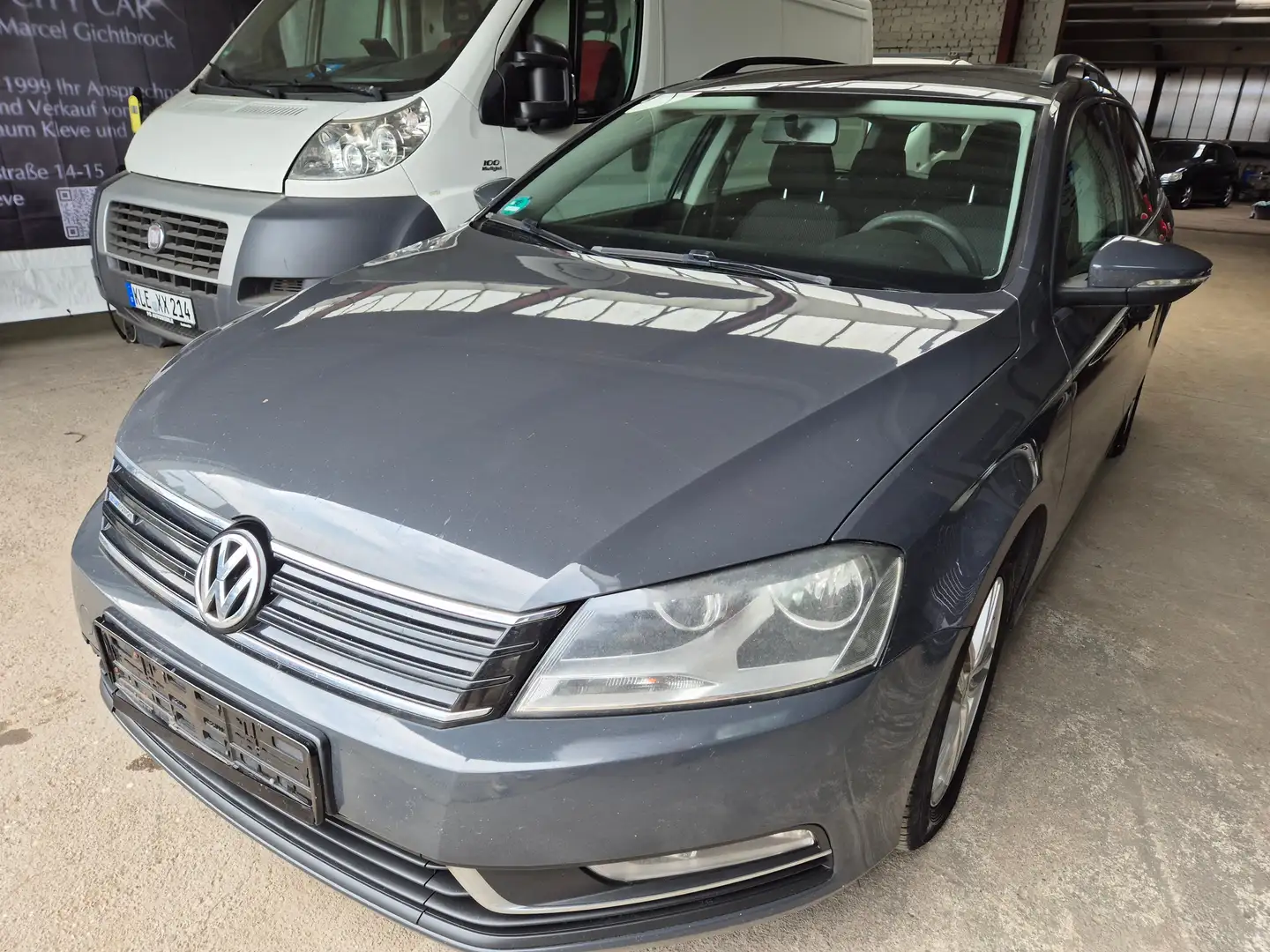 Volkswagen Passat Variant Trendline BlueMotion Gris - 1