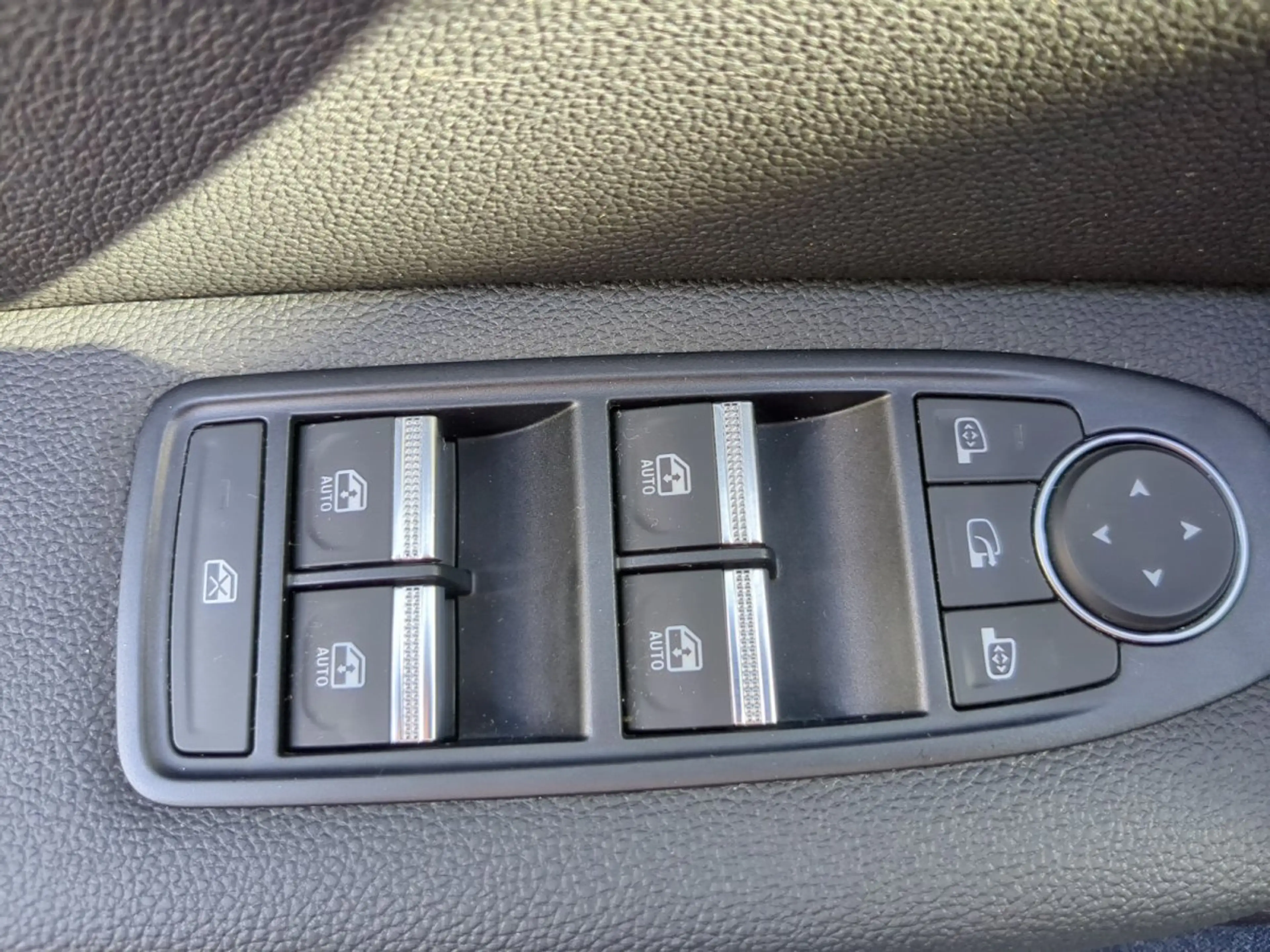 Renault Captur TCe 100 Intens — photo 15
