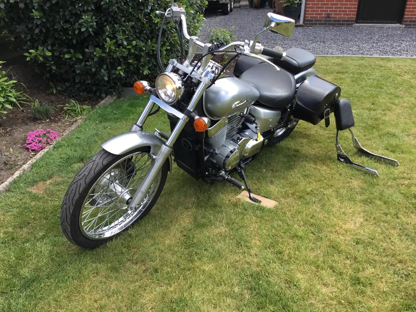 Honda Shadow 750 Plateado - 1